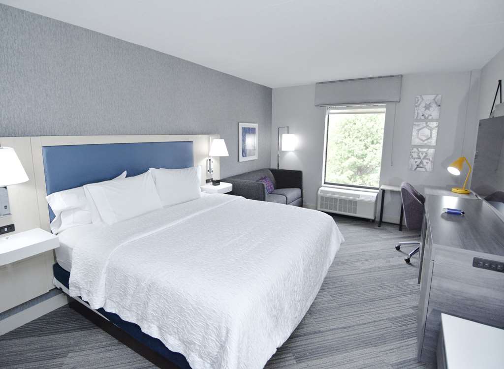 Hampton Inn Auburn Image