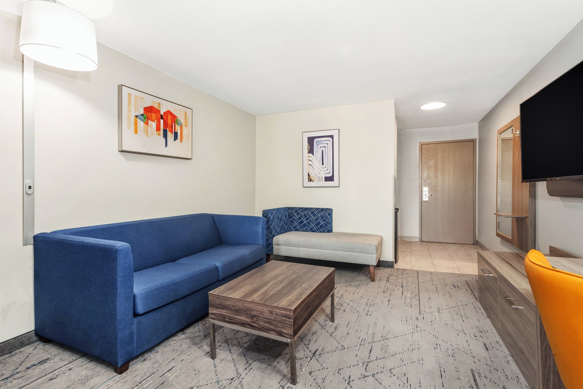 Holiday Inn Express & Suites Bloomington - Normal by IHG Image
