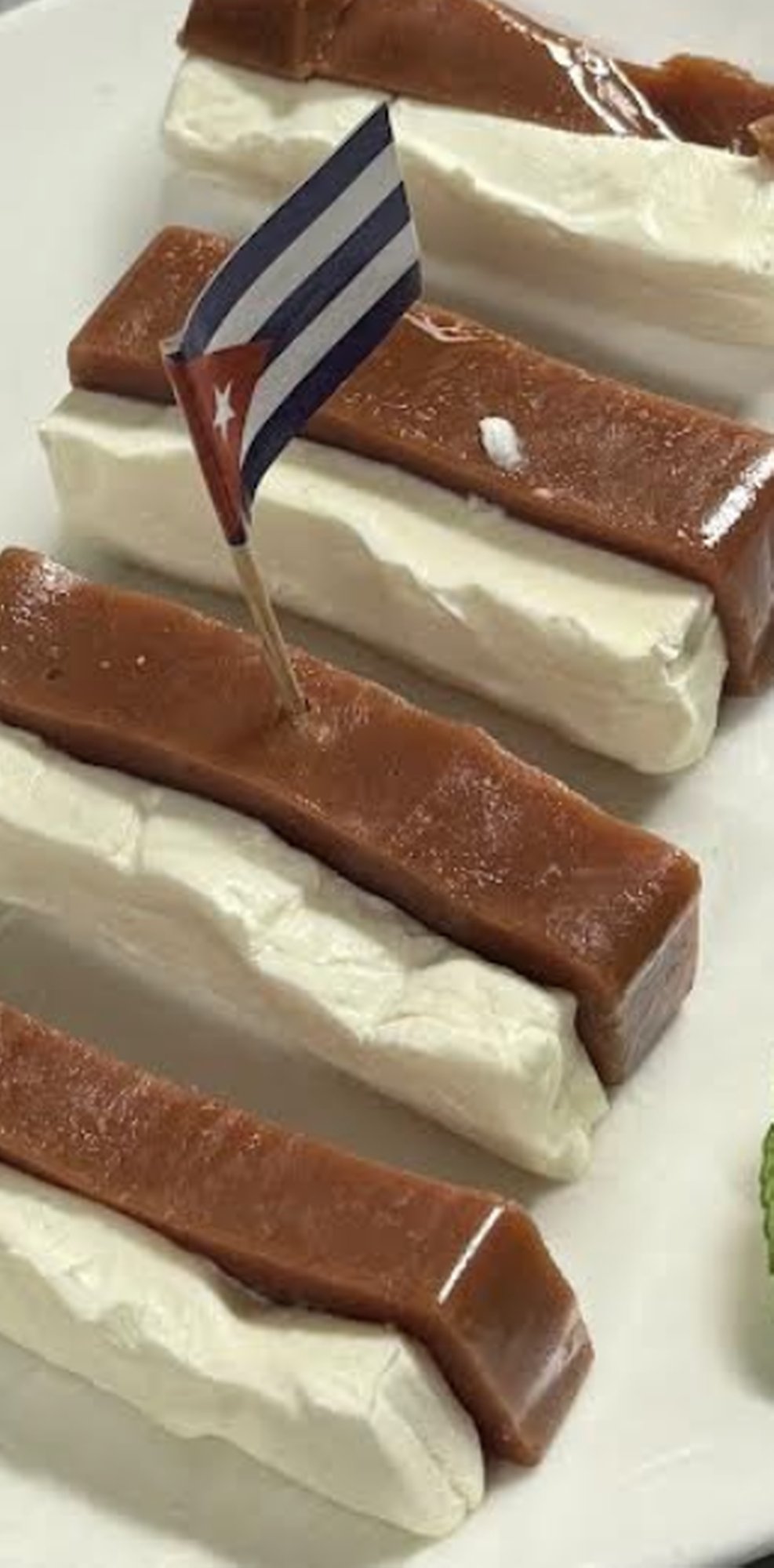 Guayaba y Queso Crema