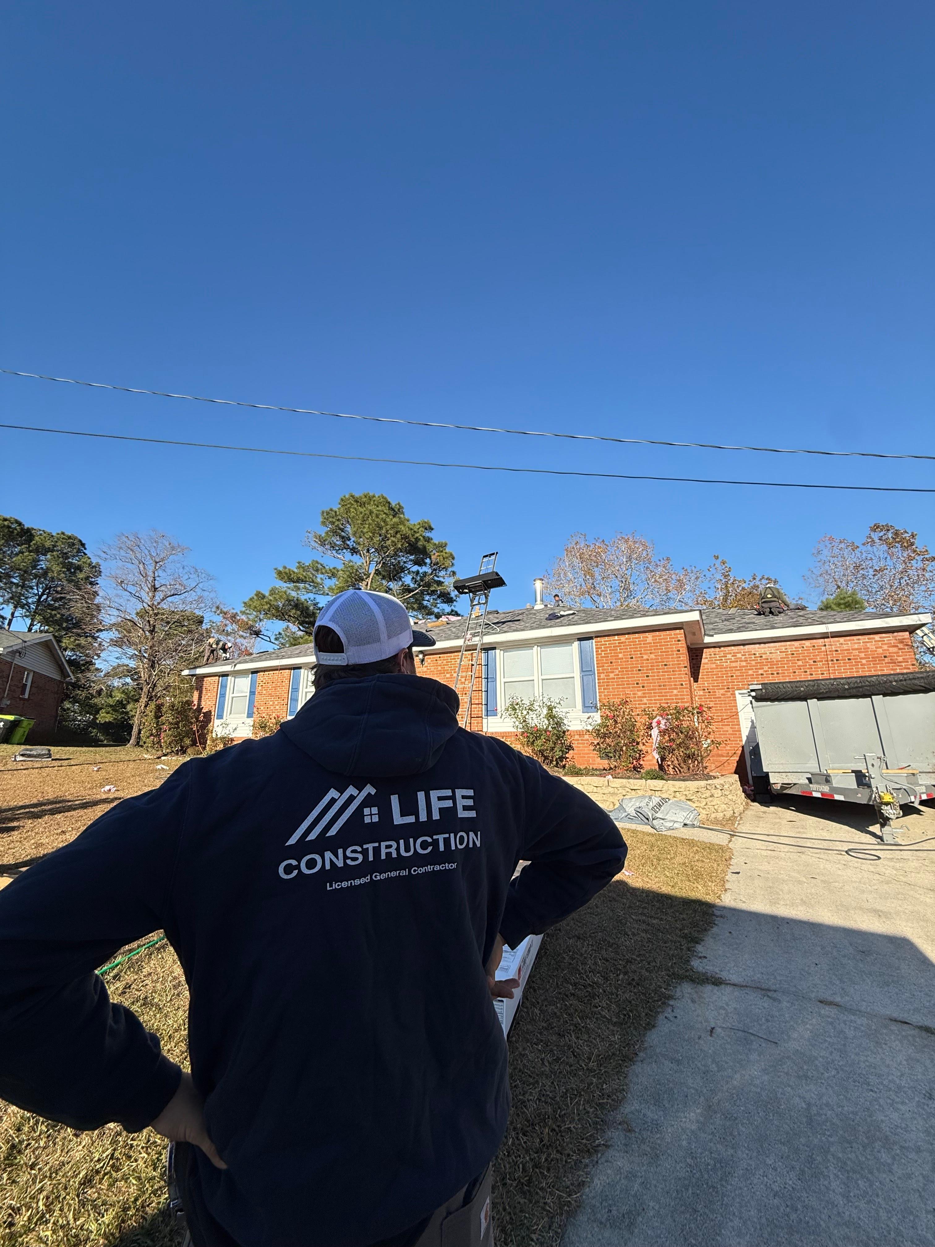 LIFE CONSTRUCTION & ROOFING Image