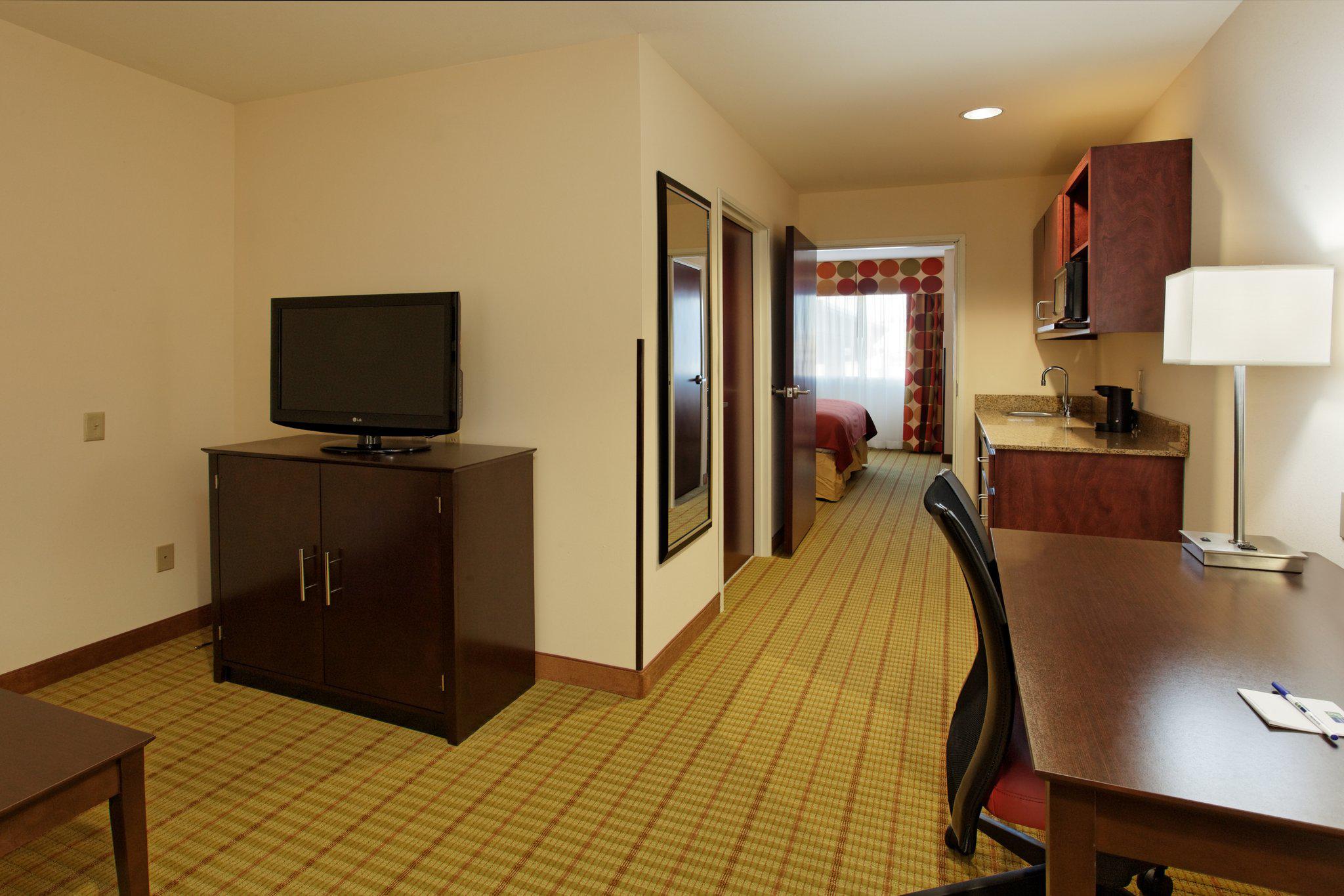 Holiday Inn Express & Suites Florence Northeast Photo