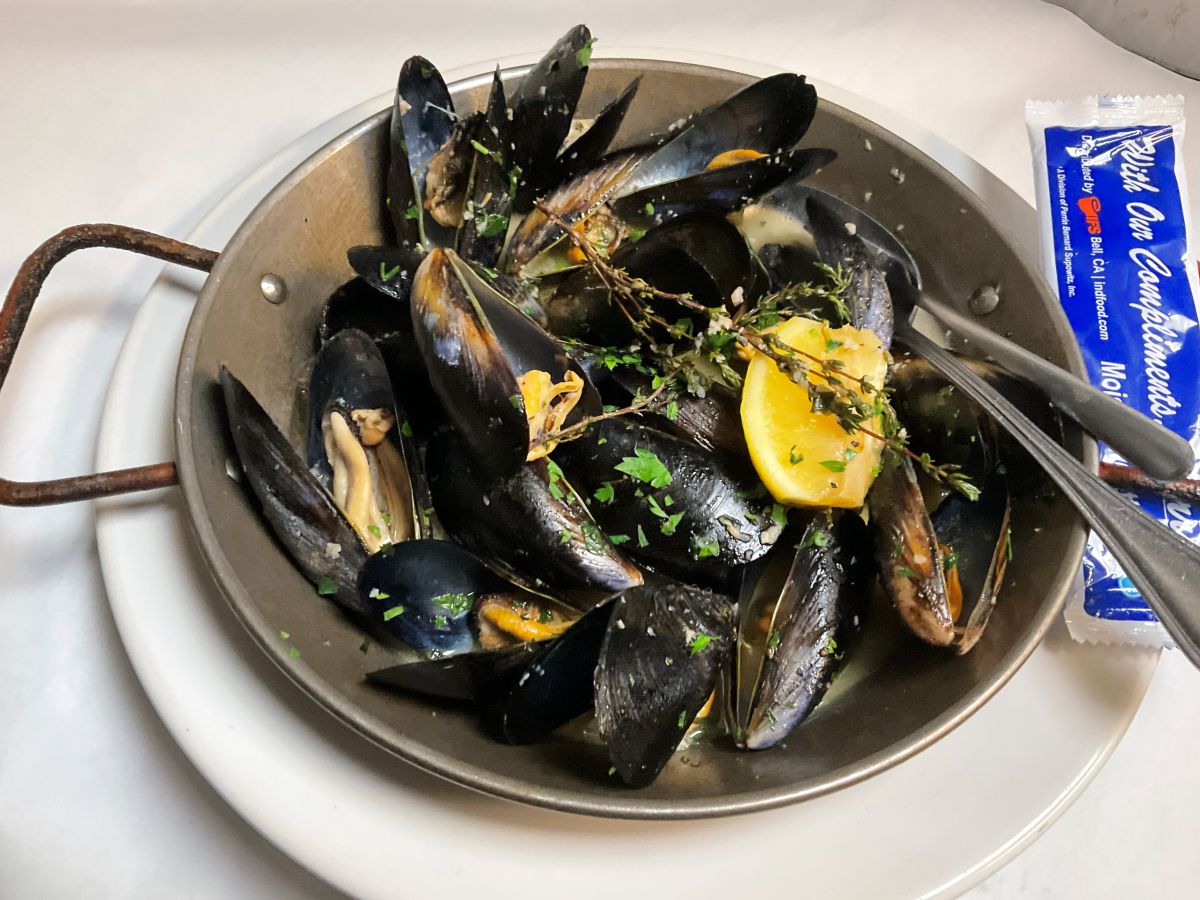 Drunken Black Mussels with or without Cream