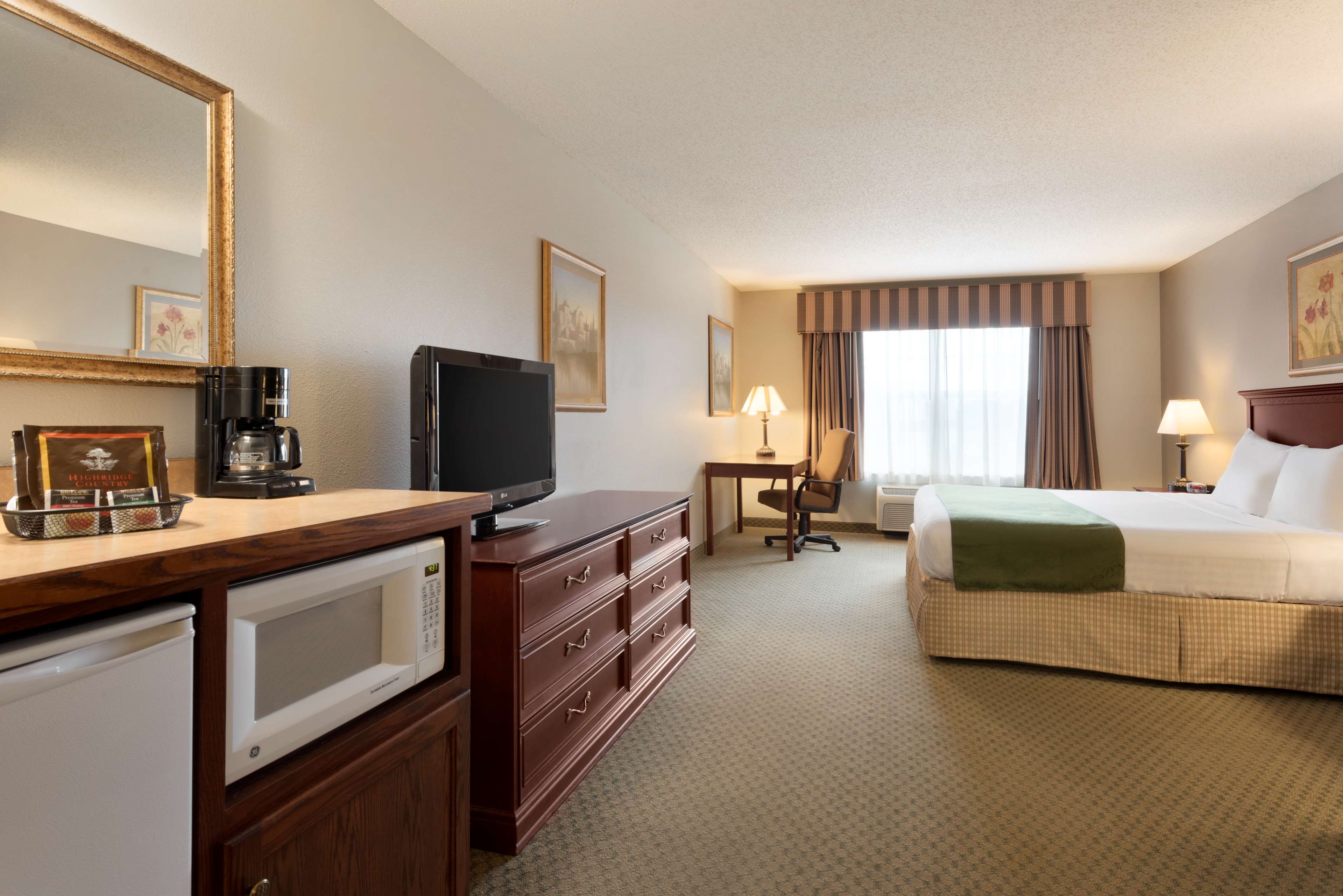 Country Inn & Suites by Radisson, St. Cloud East, MN Photo