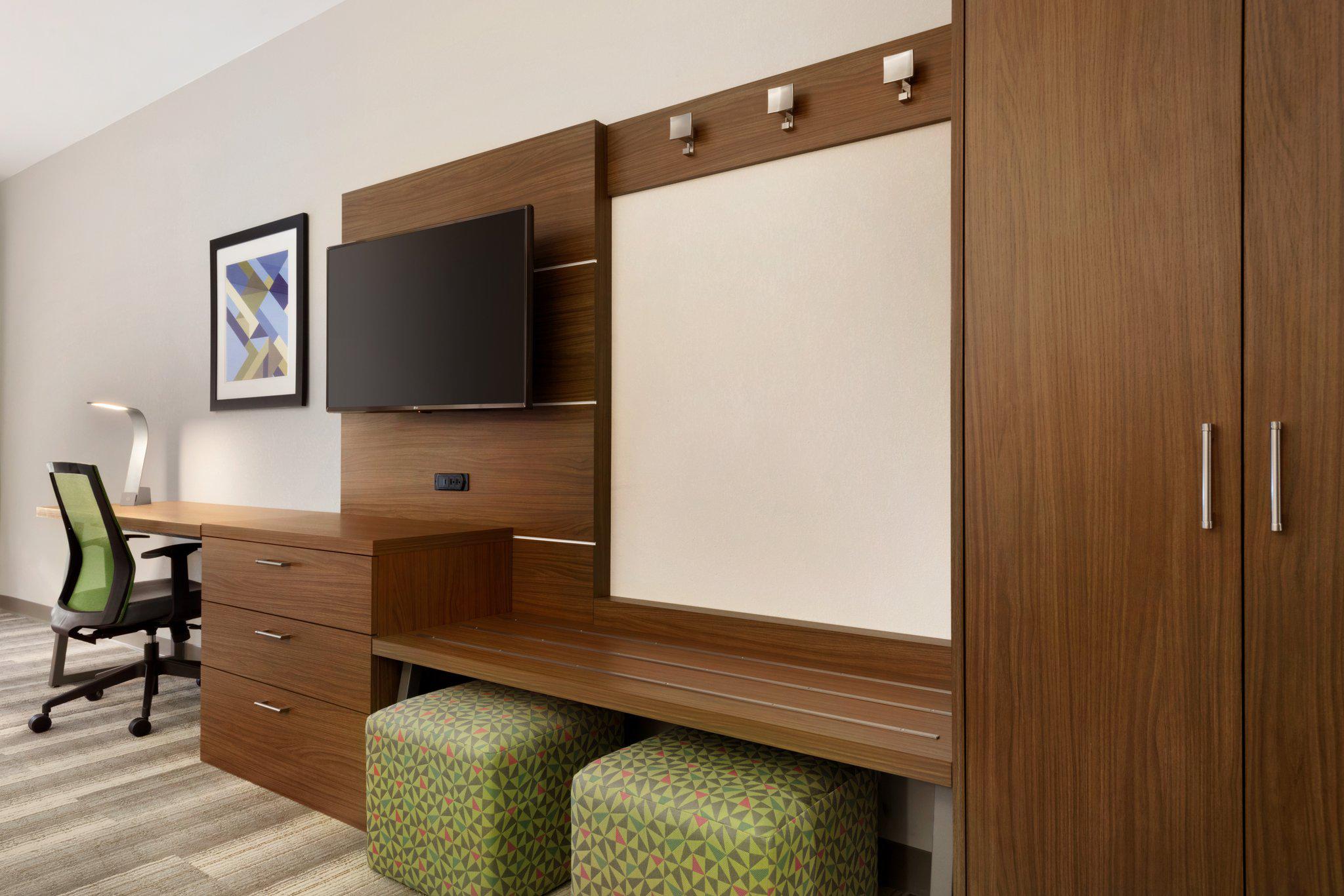 Holiday Inn Express & Suites Cincinnati South - Wilder Photo