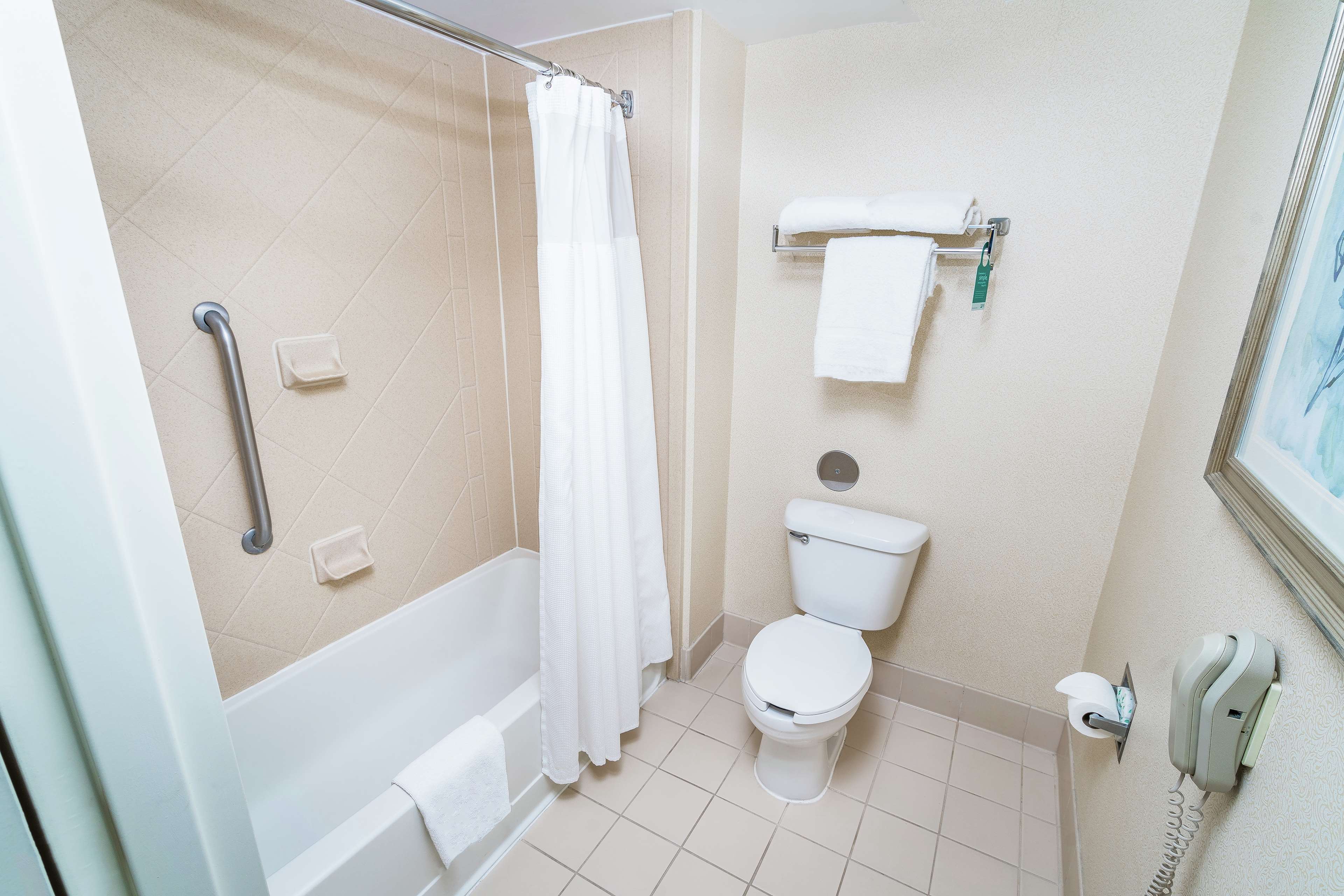 Guest room bath