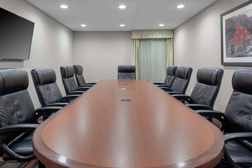 Hampton Inn Woodbridge Image