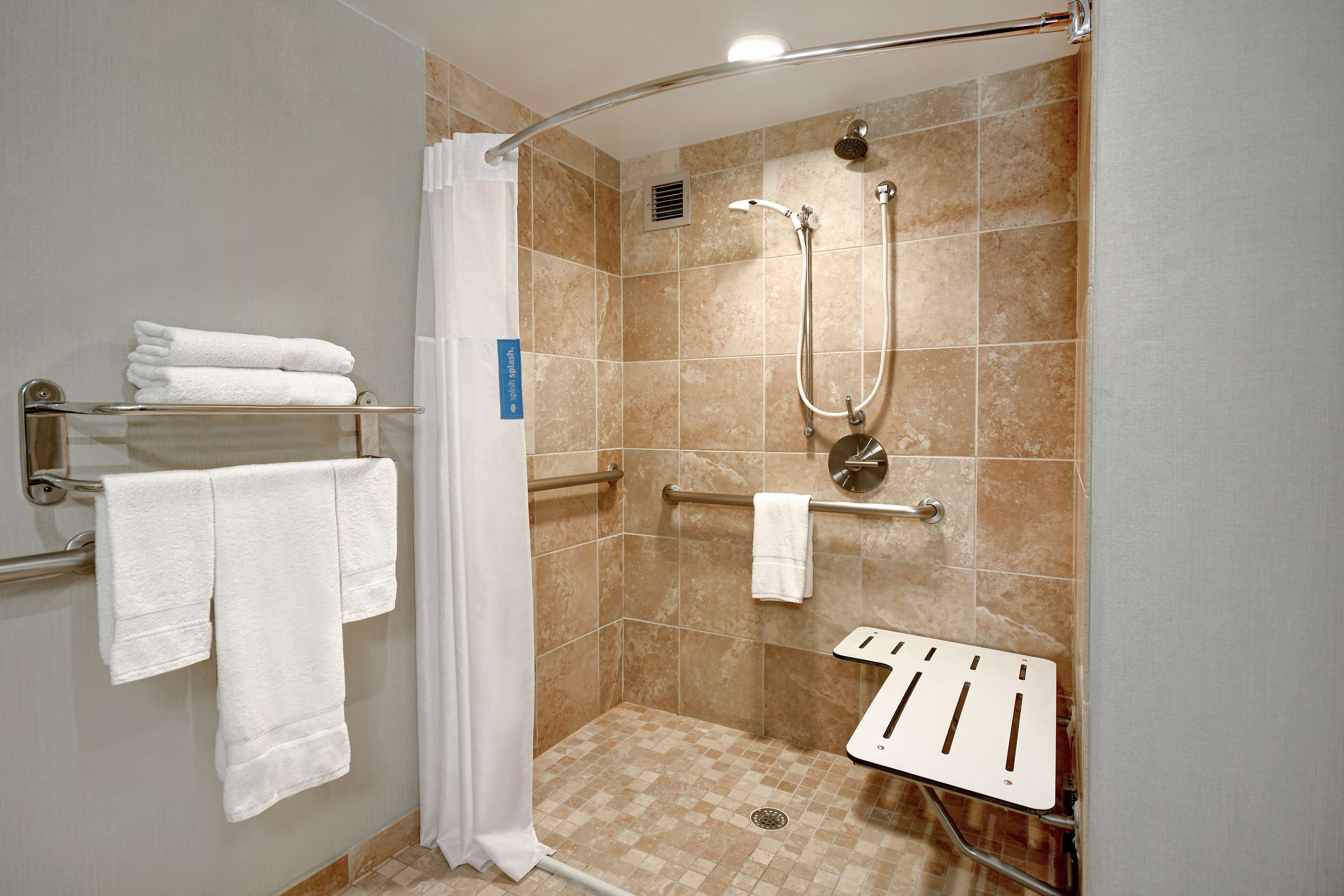 Guest room bath