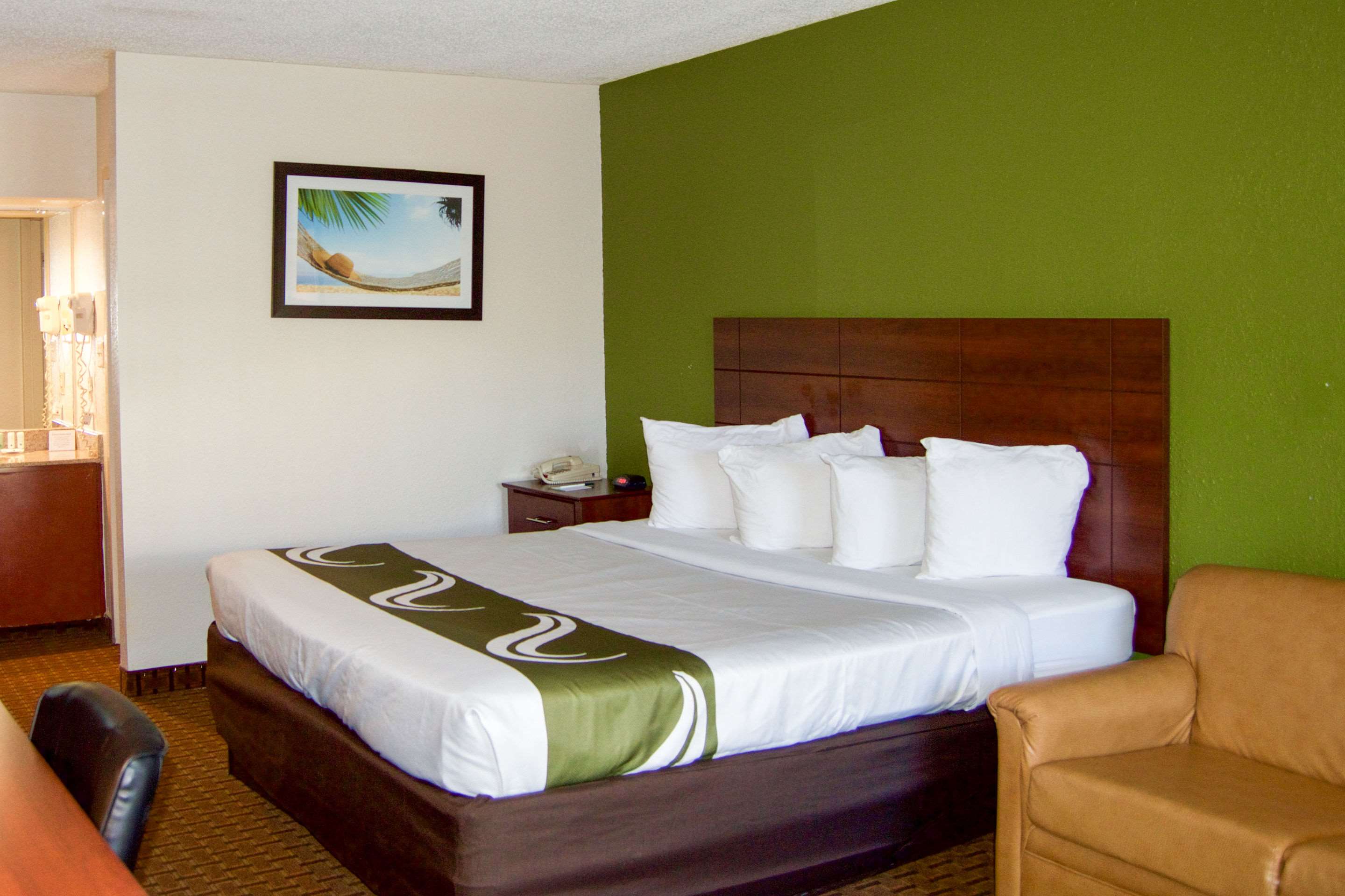 Quality Inn & Suites St. Petersburg - Clearwater Airport Photo