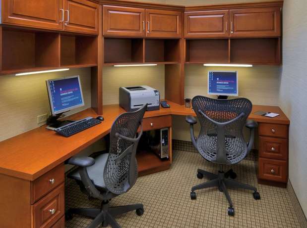 Images Hilton Garden Inn Lakewood