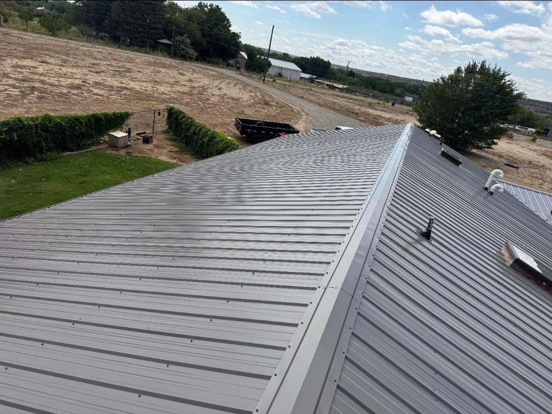 D & D Roofing & Gutters LLC Image