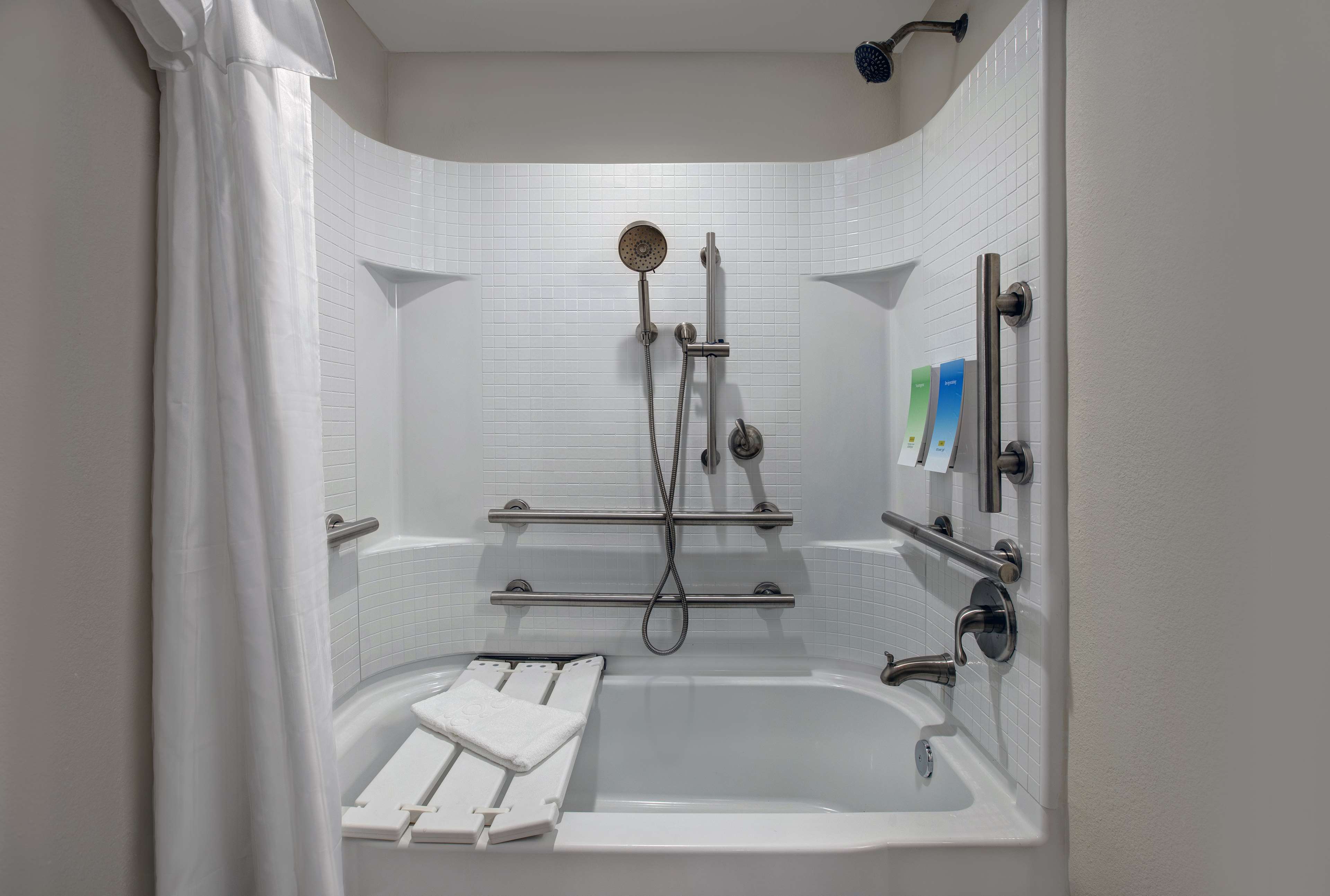 Guest room bath