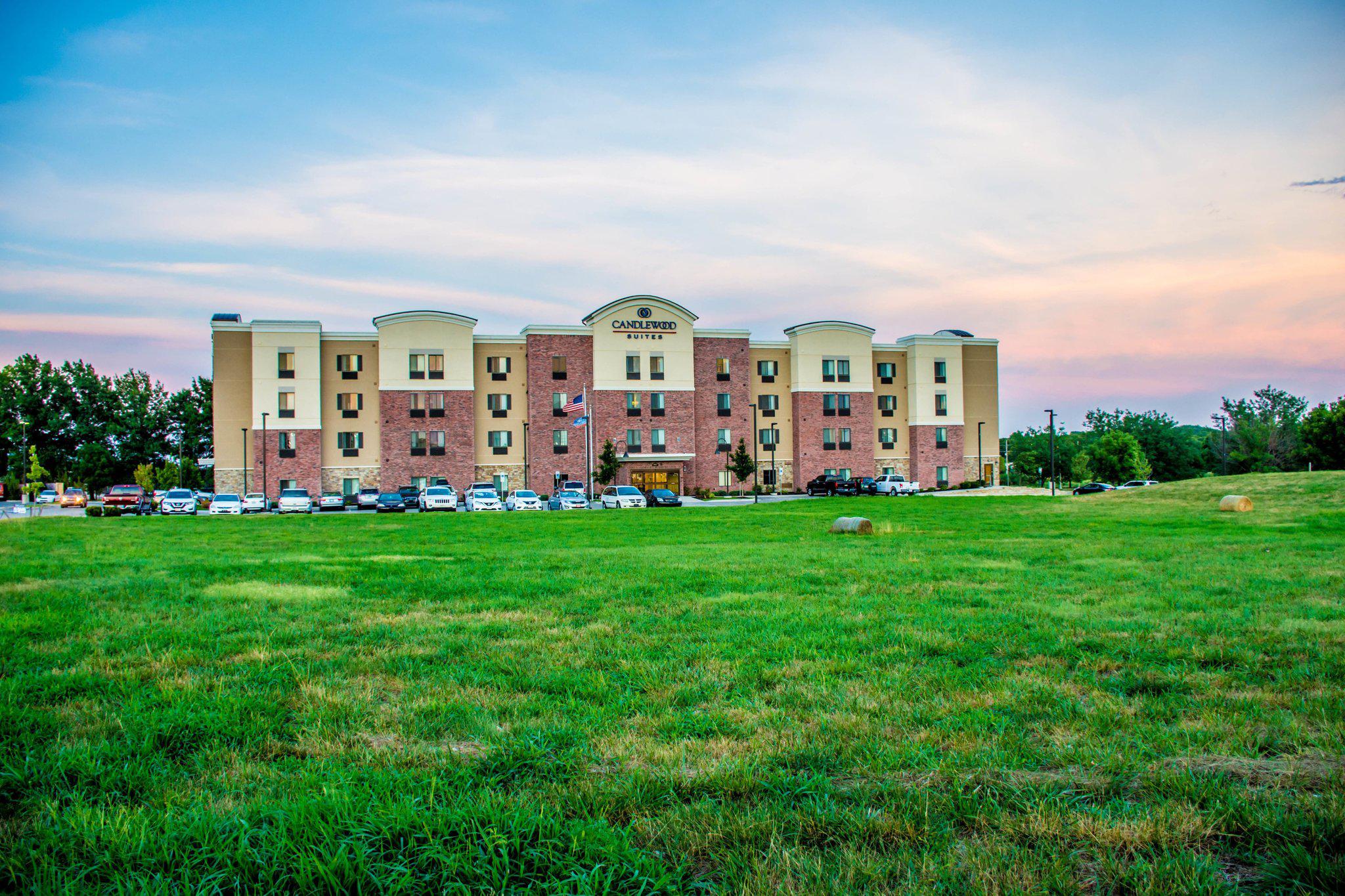 Candlewood Suites Overland Park - W 135th St. Photo