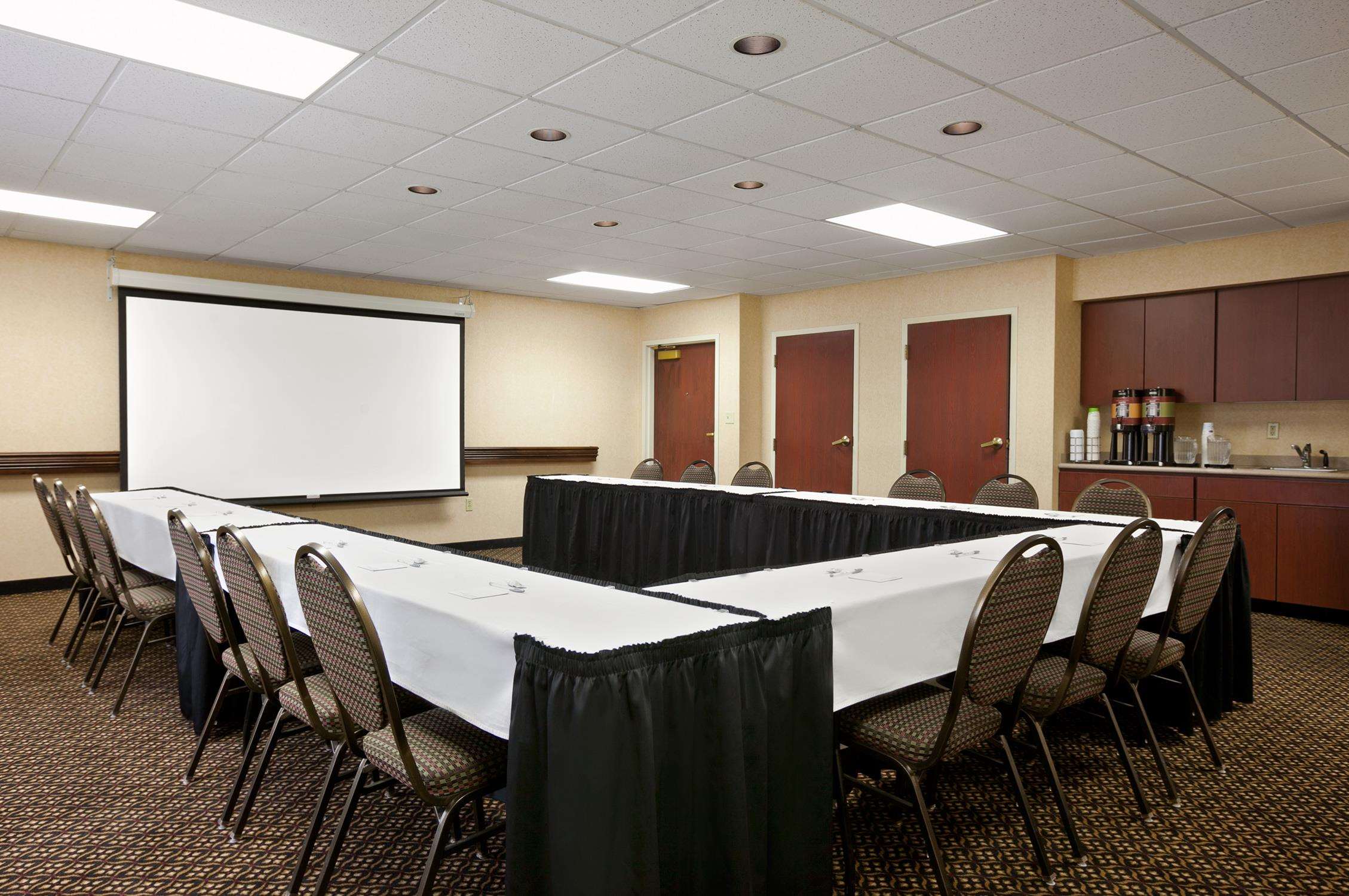 Hampton Inn Cleveland-Solon Photo