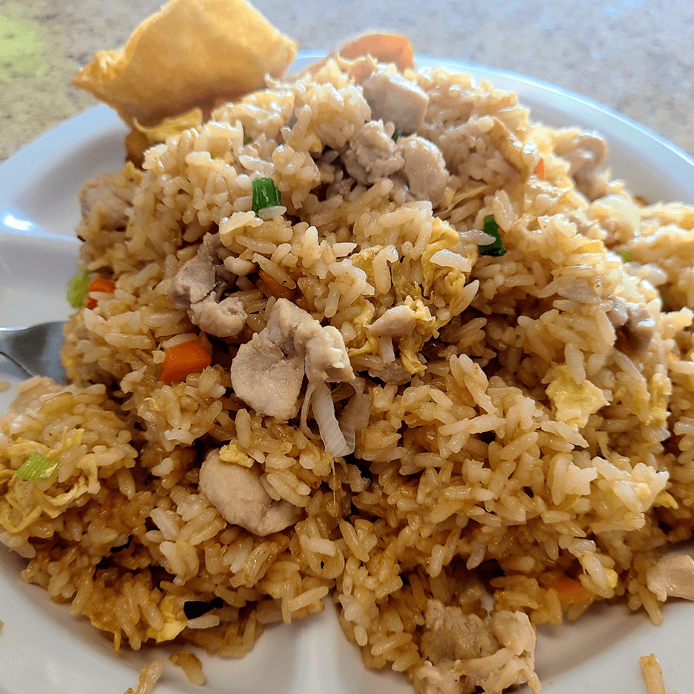 chicken fried rice special(includes eggroll and crab rangoon )