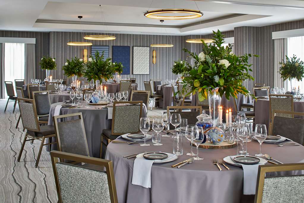 Cumberland House Knoxville, Tapestry Collection by Hilton Image