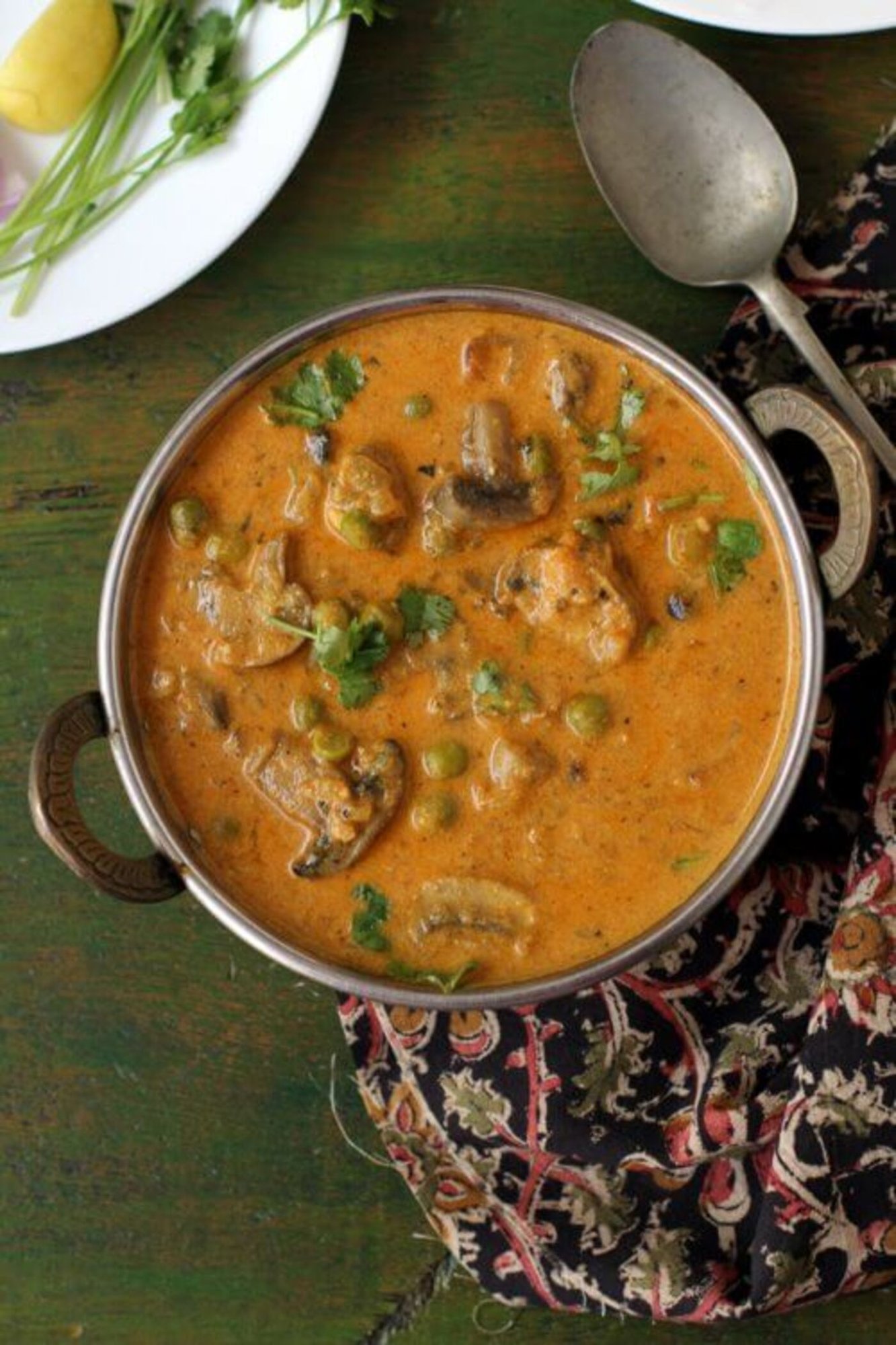 Mushroom Mutter (Mushroom and Green Peas)