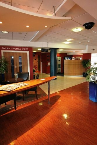 Images Holiday Inn Express Cardiff Bay