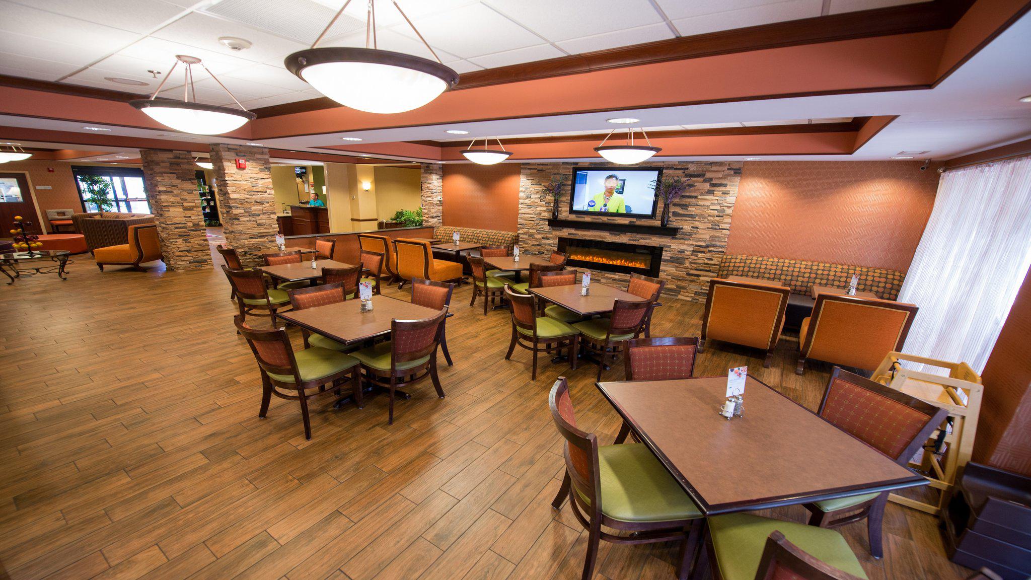 Holiday Inn Express & Suites Dayton-Centerville Photo