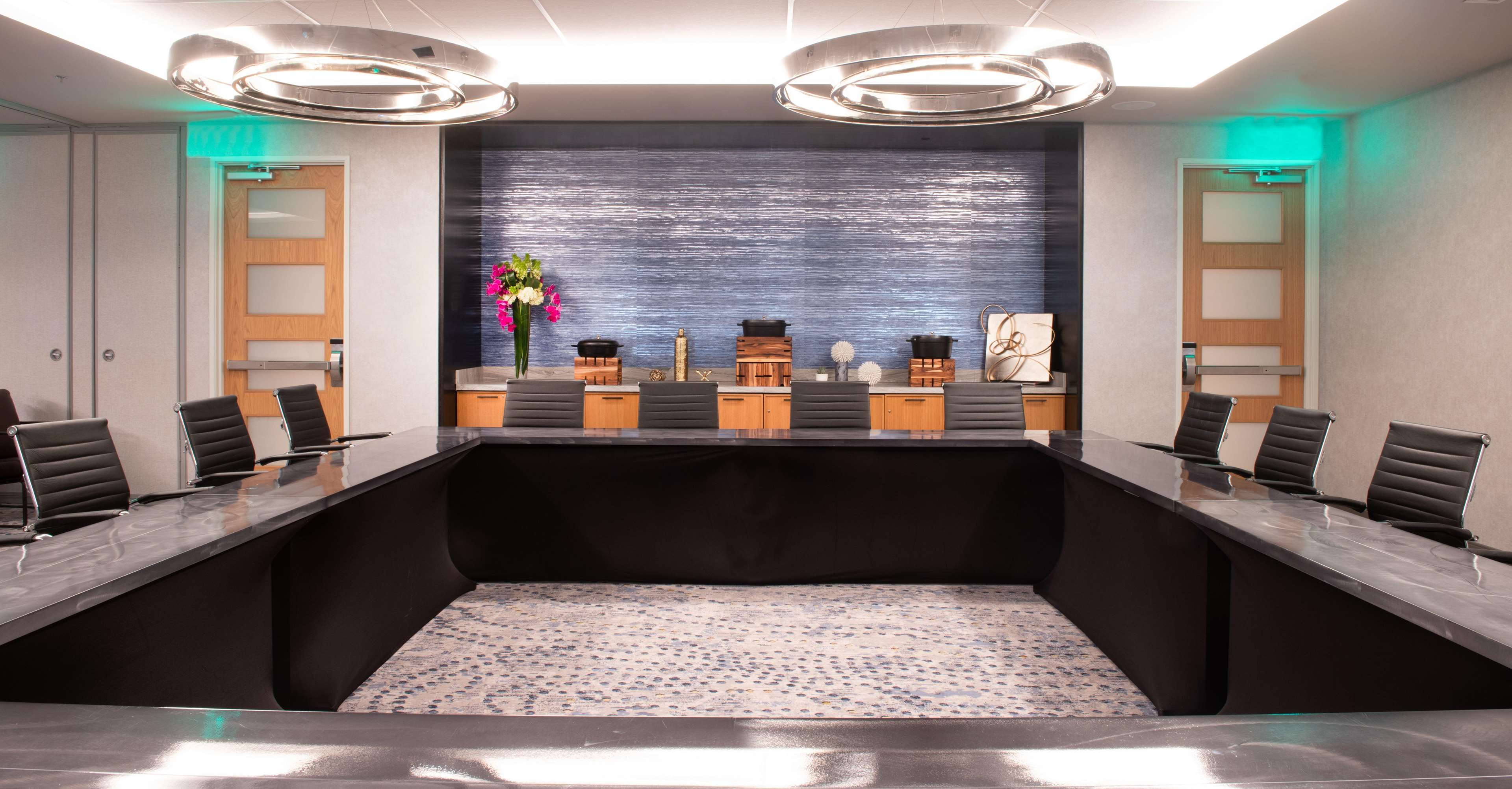 The Charter Hotel Seattle, Curio Collection by Hilton Photo