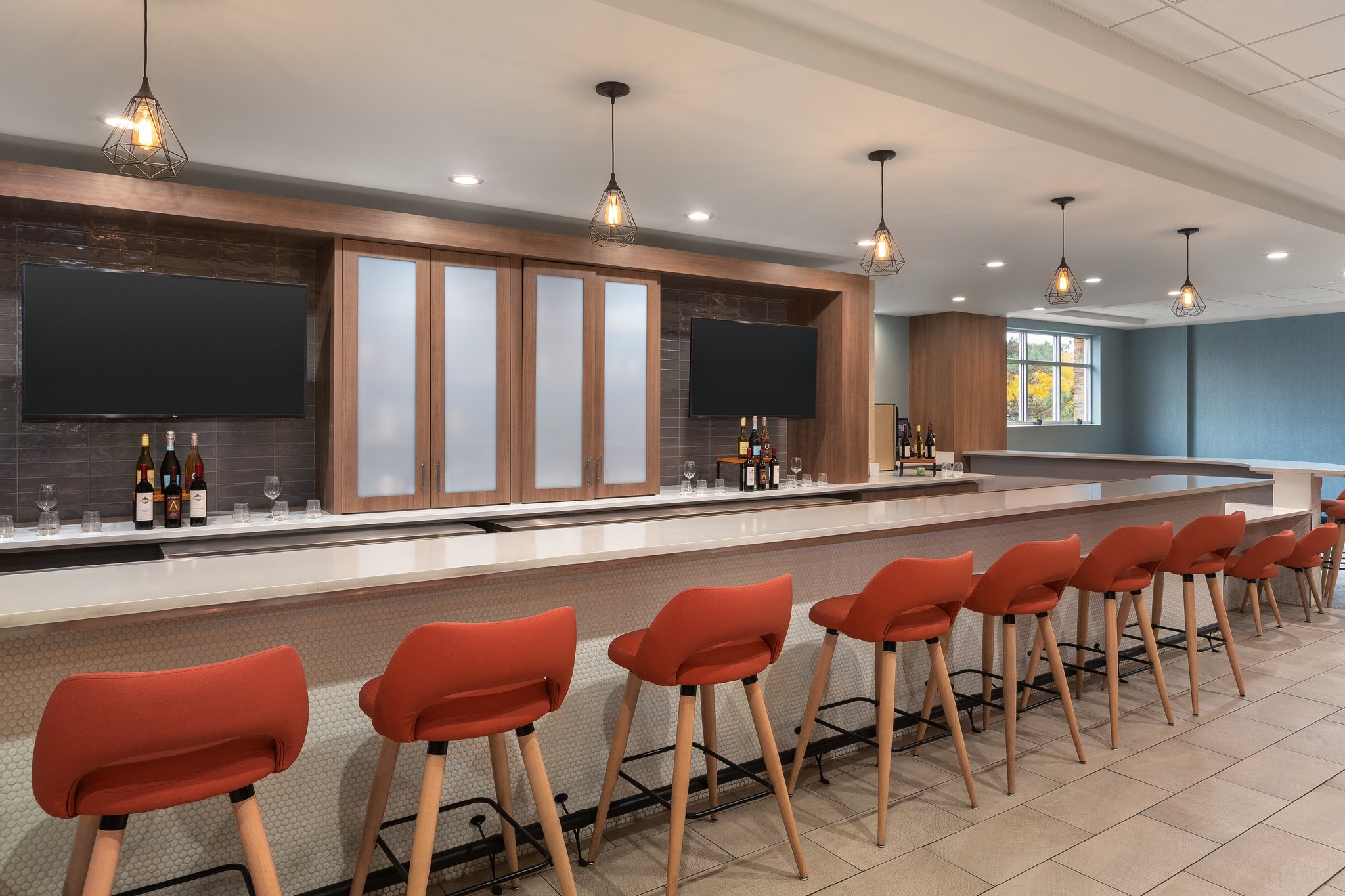 Holiday Inn & Suites Detroit - Troy by IHG Image