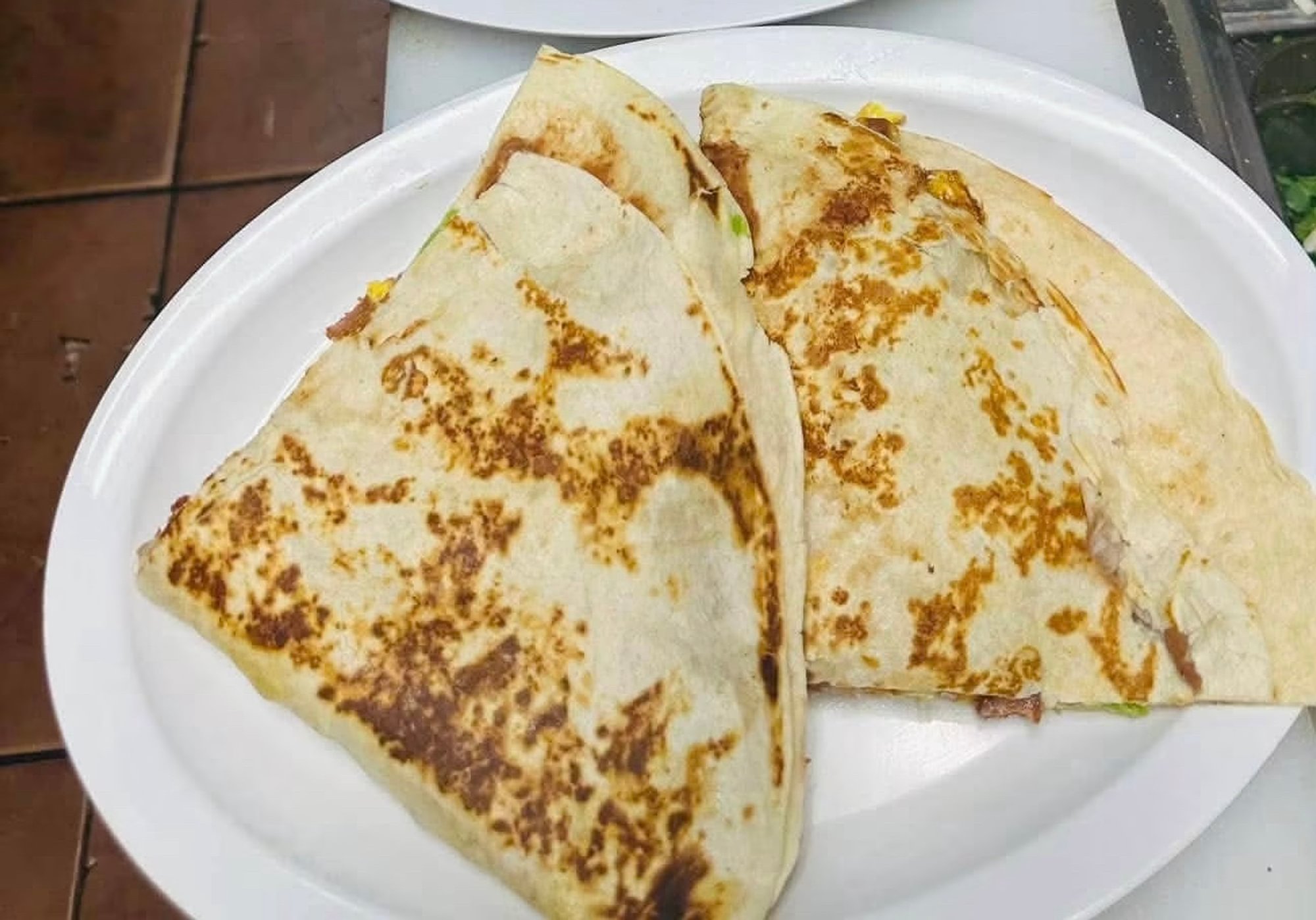 Baleadas de Pollo, Res o Chorizo (Chicken, Beef, or Sausage Baleadas)