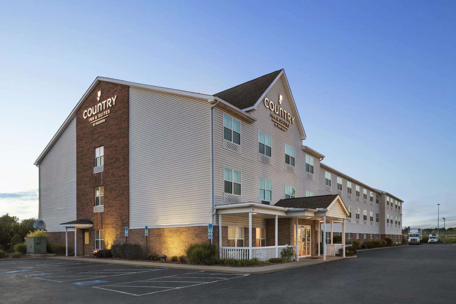 Country Inn & Suites by Radisson, Elyria, OH Photo