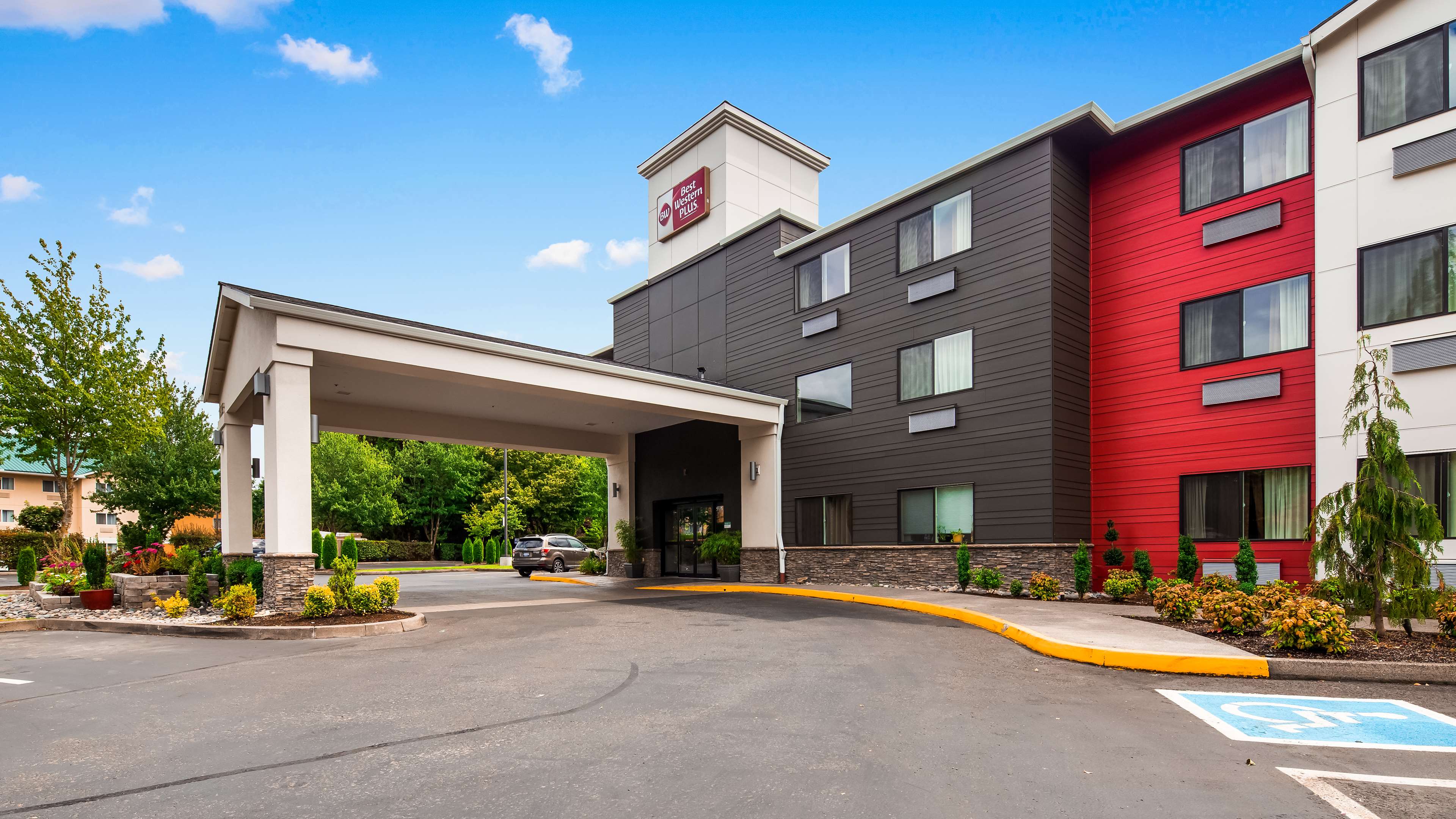 Best Western Plus Portland Airport Hotel & Suites Photo