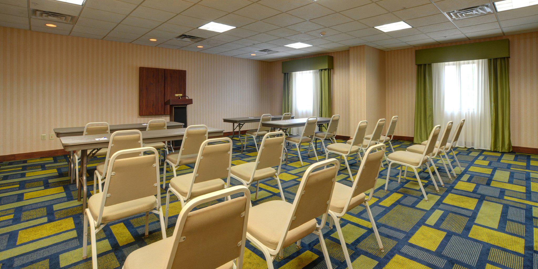 Holiday Inn Express & Suites Midwest City Photo