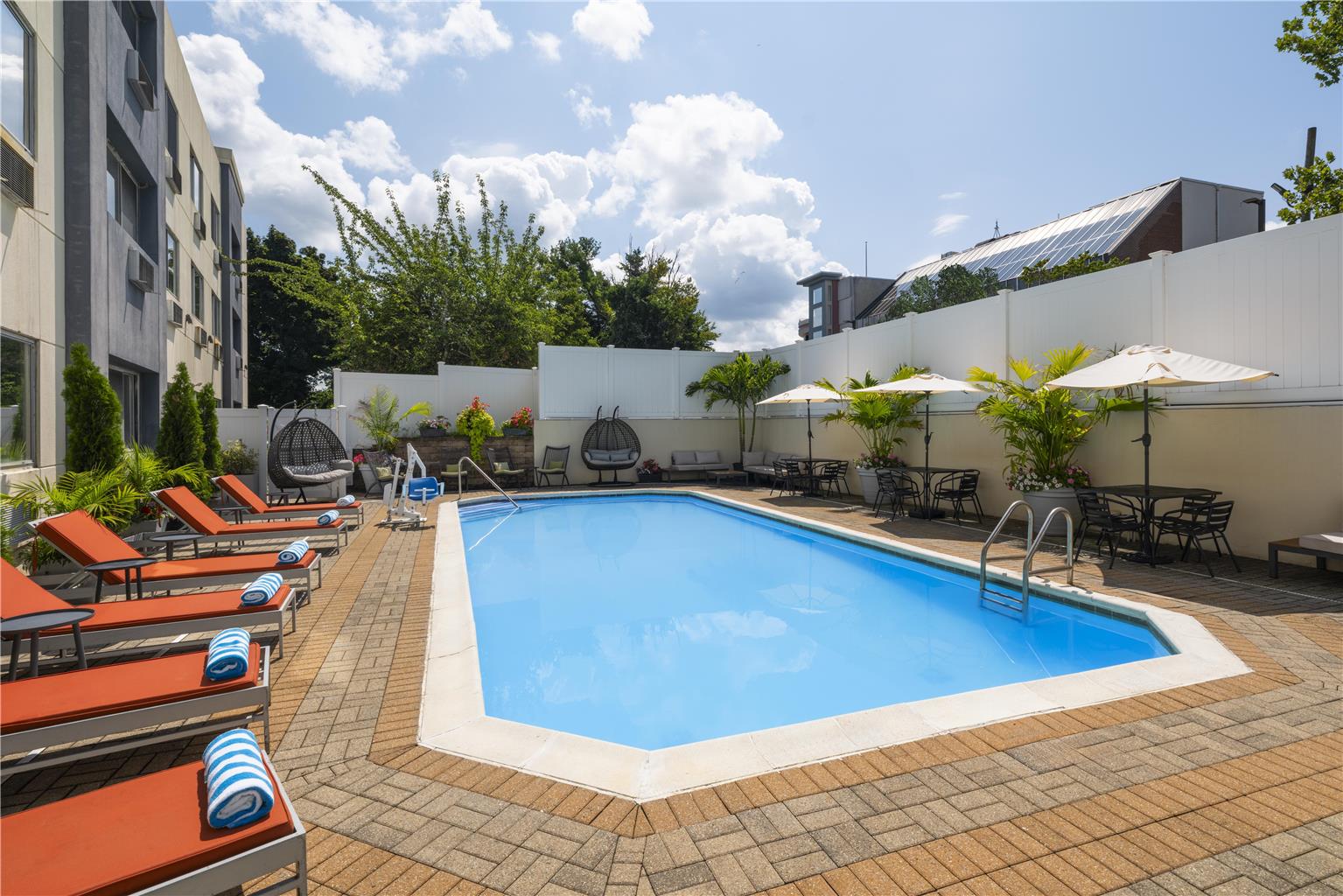 Best Western Premier Plainview-Long Island Hotel Image