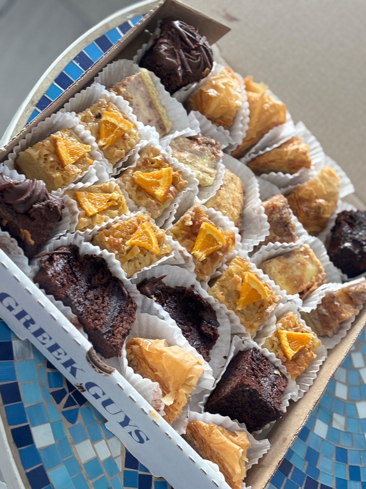 GREEK DESSERTS MIXED (10 pieces) (4 baklava, 2 baklava cheesecake, 2 orange cake, 2 chocolate cake