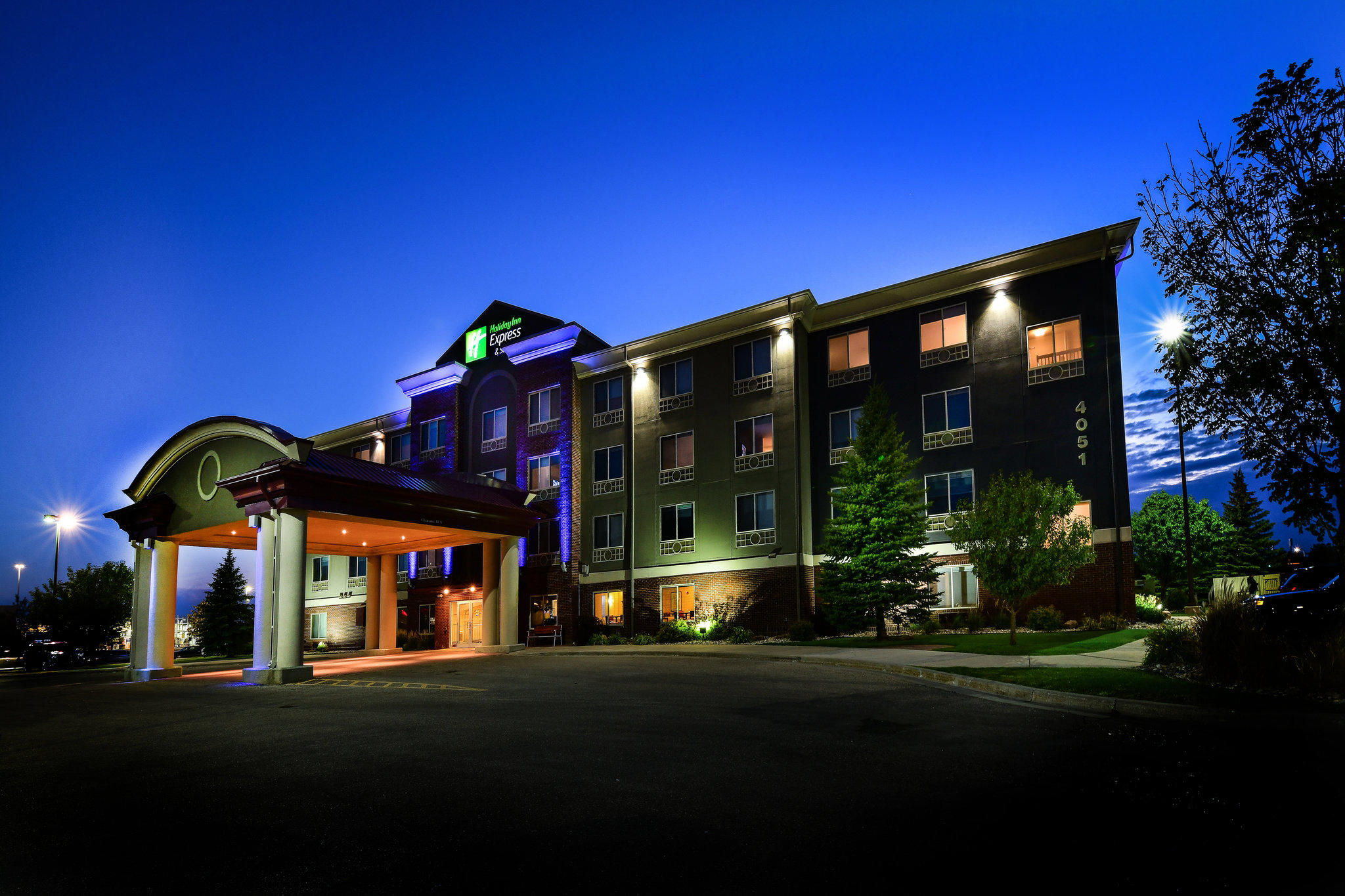 Holiday Inn Express & Suites Grand Forks Photo