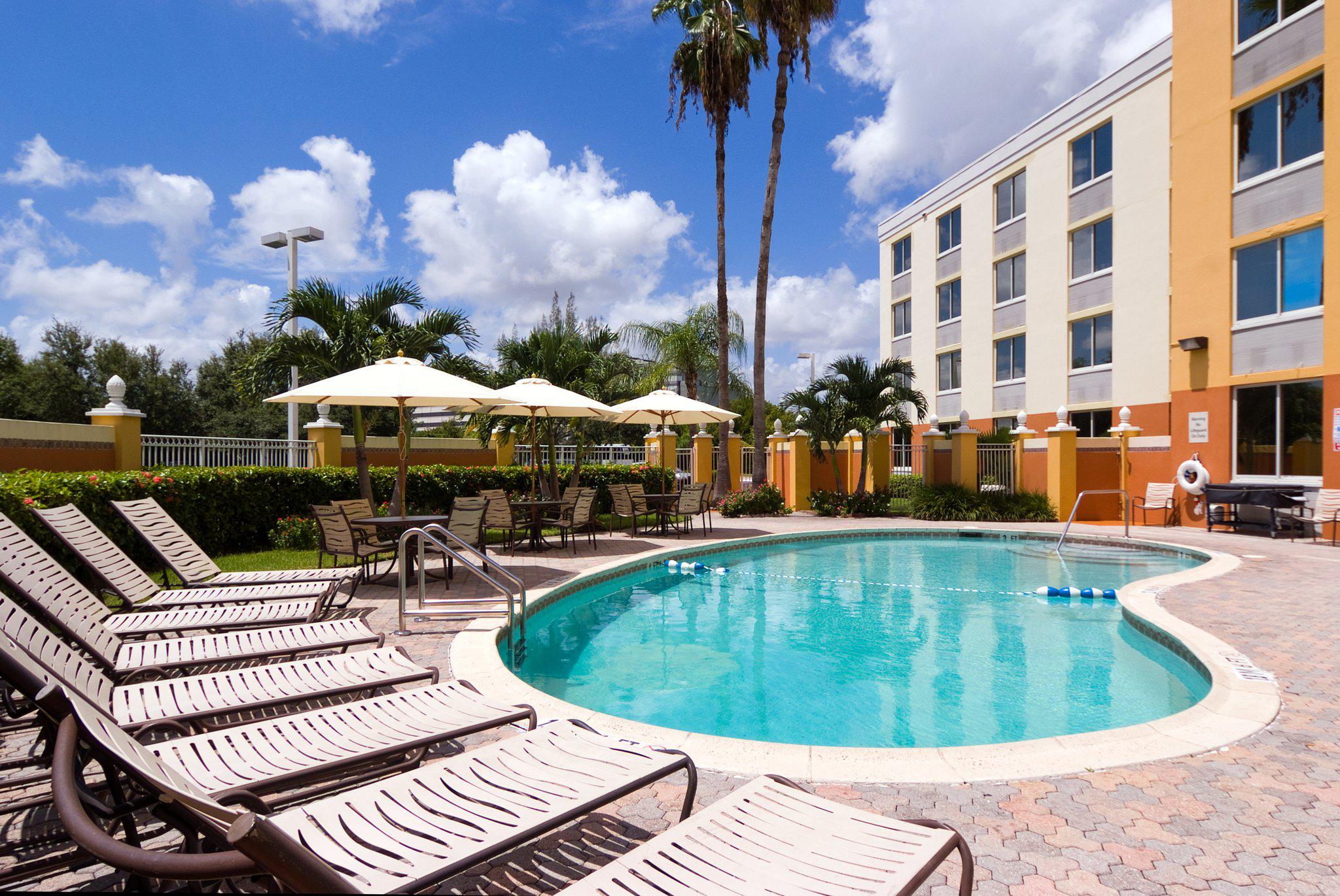 Holiday Inn Express Miami Airport Doral Area Photo