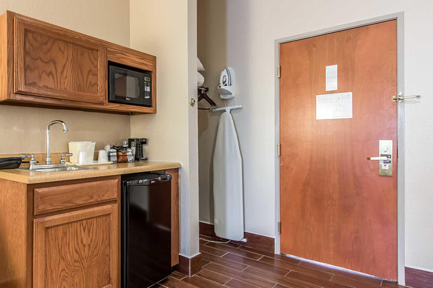 Images Comfort Suites