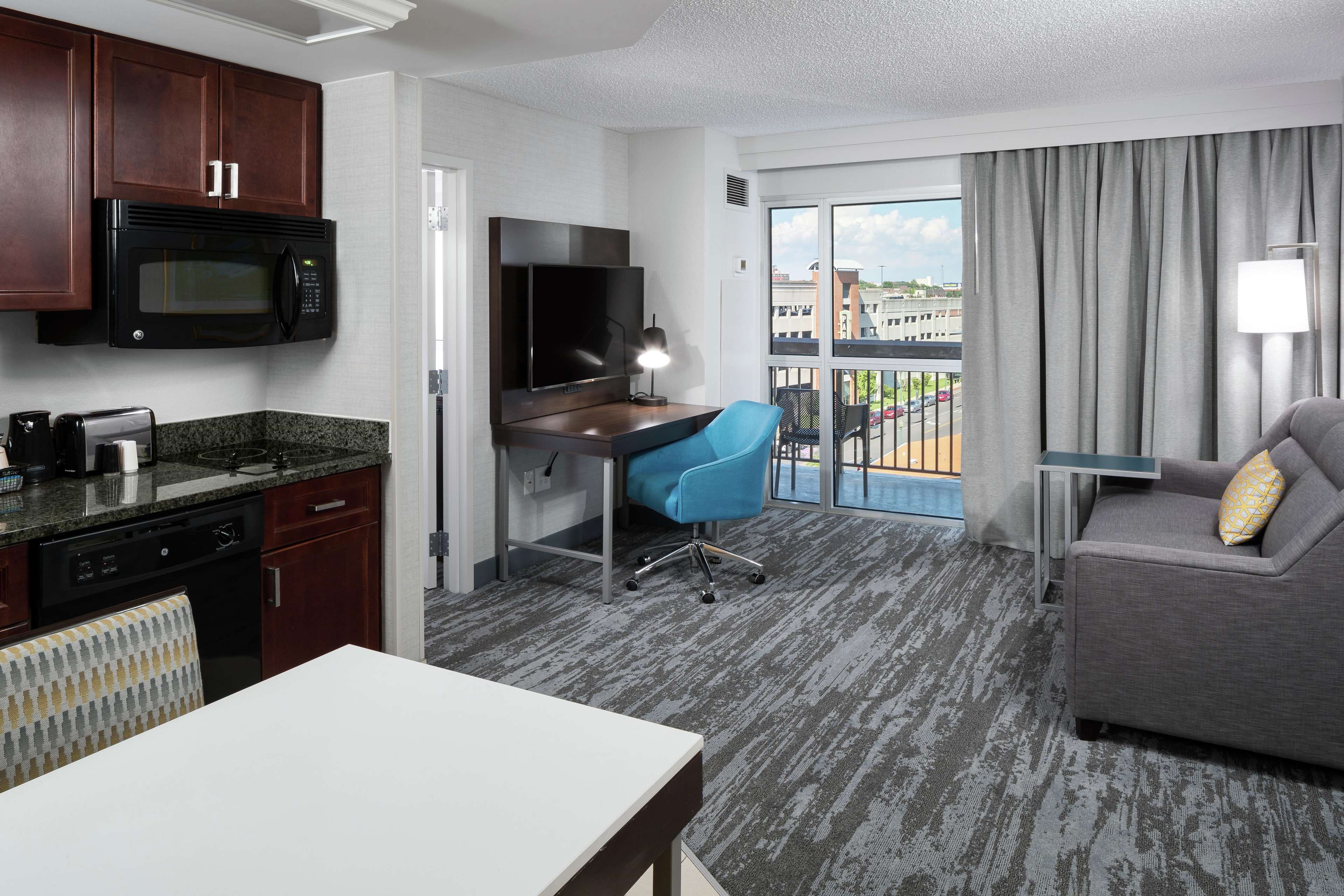 Hampton Inn & Suites Memphis-Beale Street Photo