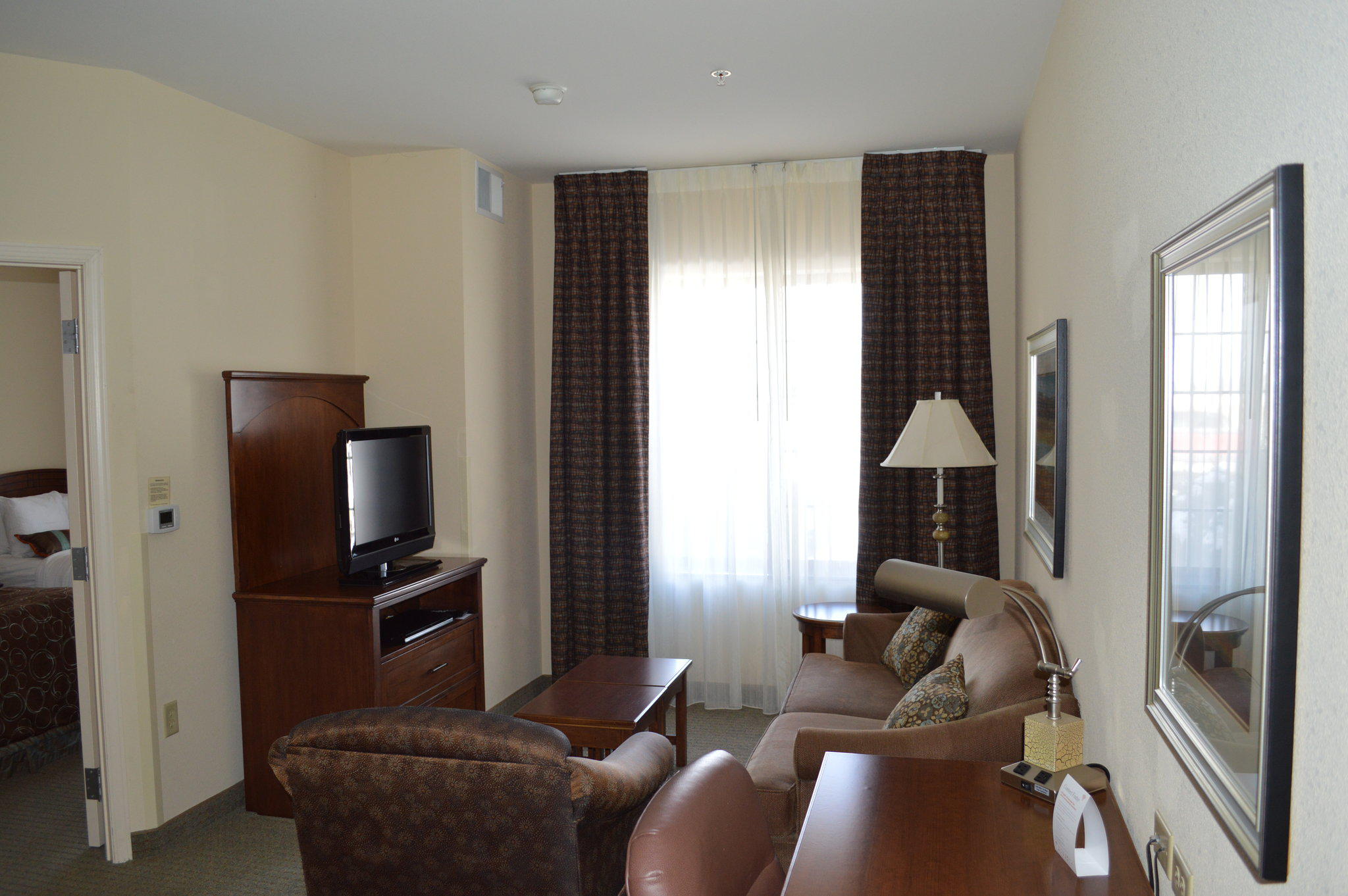 Staybridge Suites Milwaukee West-Oconomowoc Photo