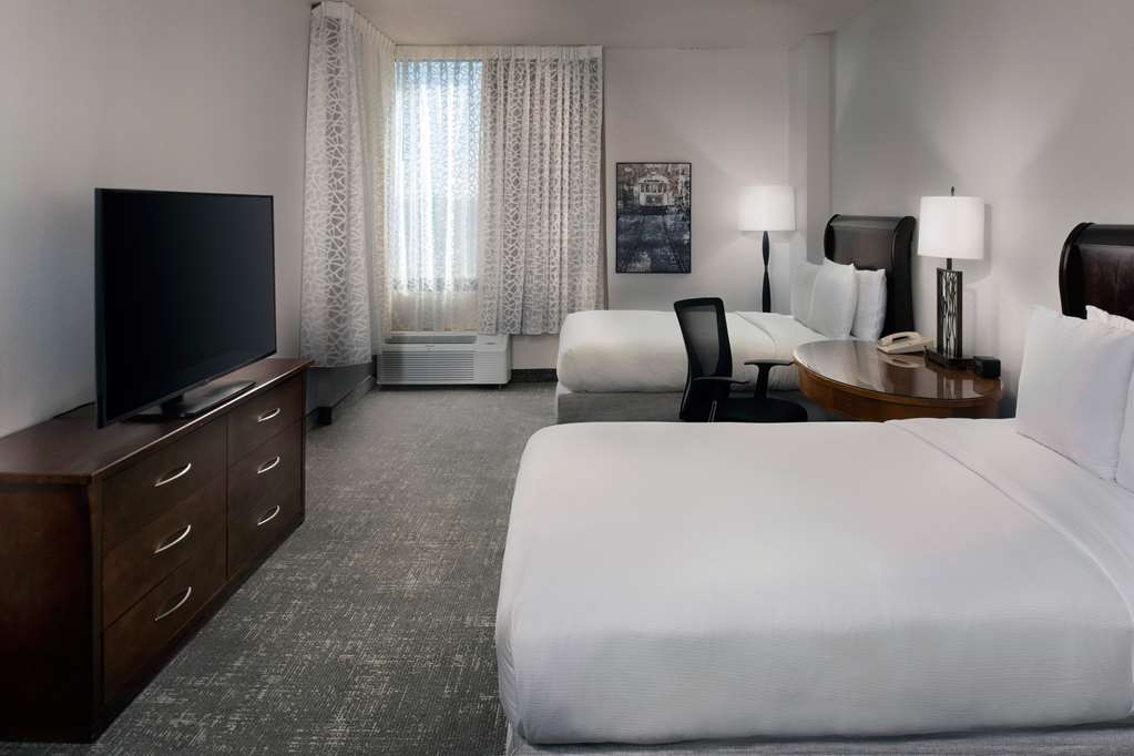 DoubleTree by Hilton Hotel Memphis Downtown Image