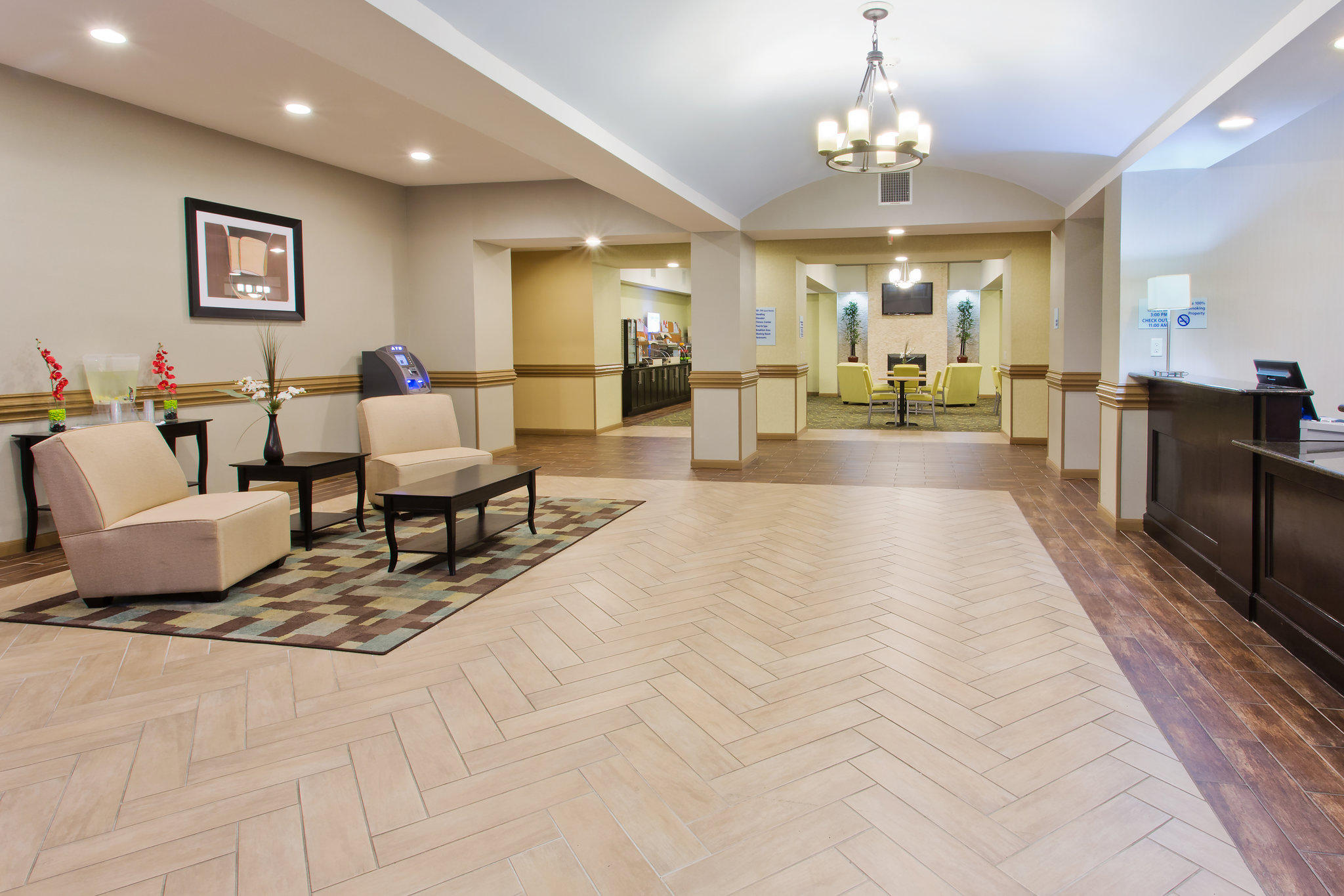 Holiday Inn Express & Suites Alvarado Photo