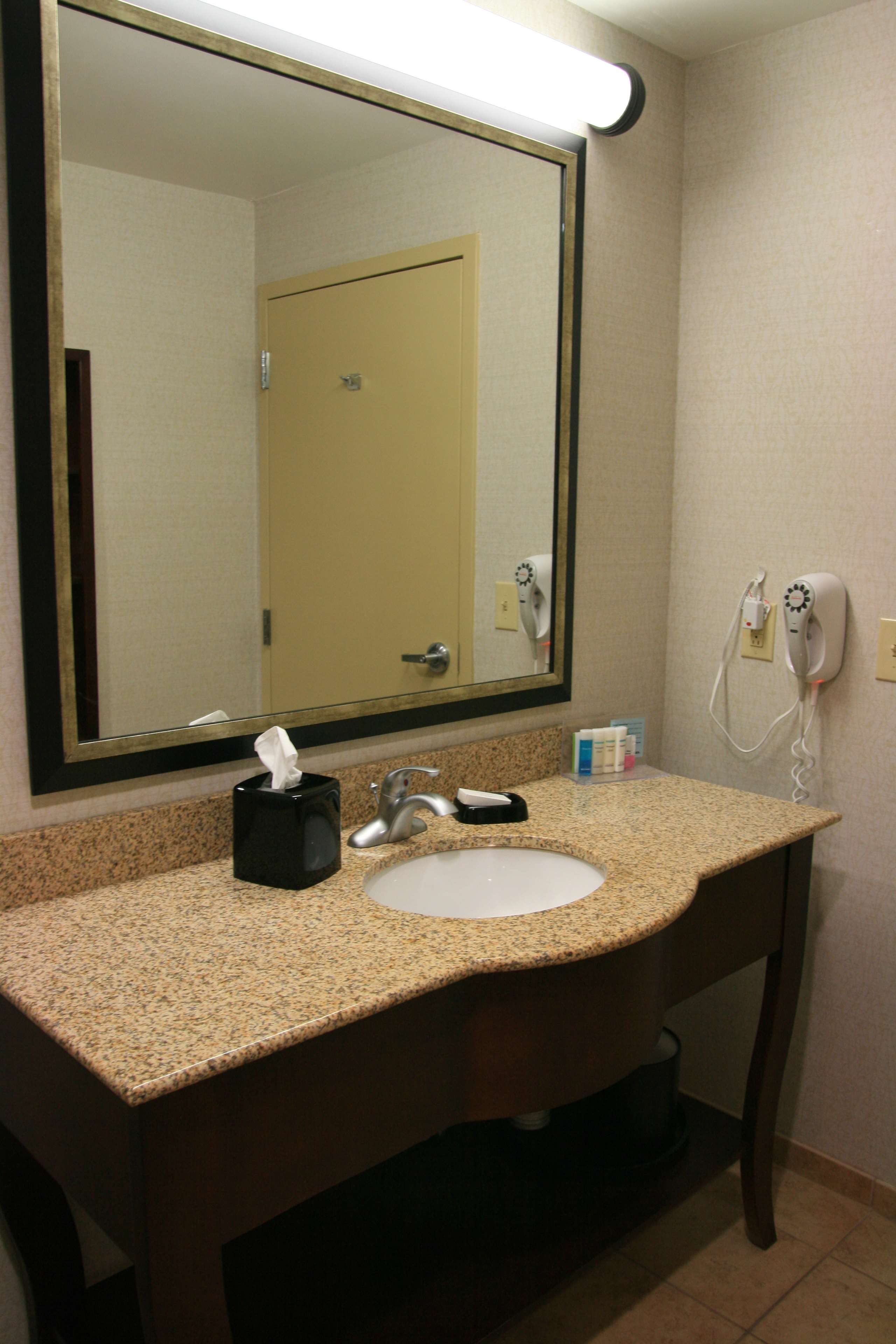 Guest room bath