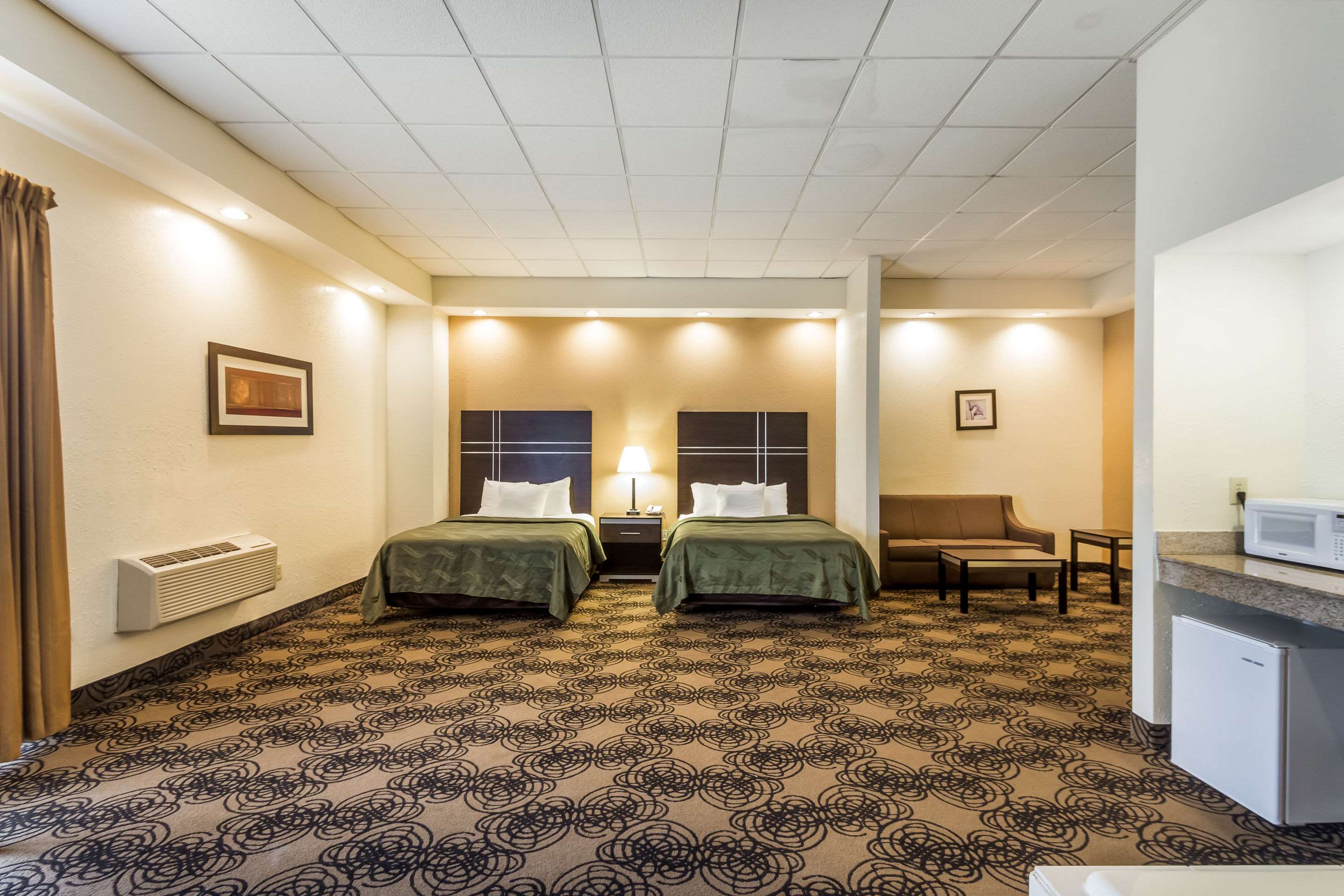 Quality Suites Milwaukee Airport Photo