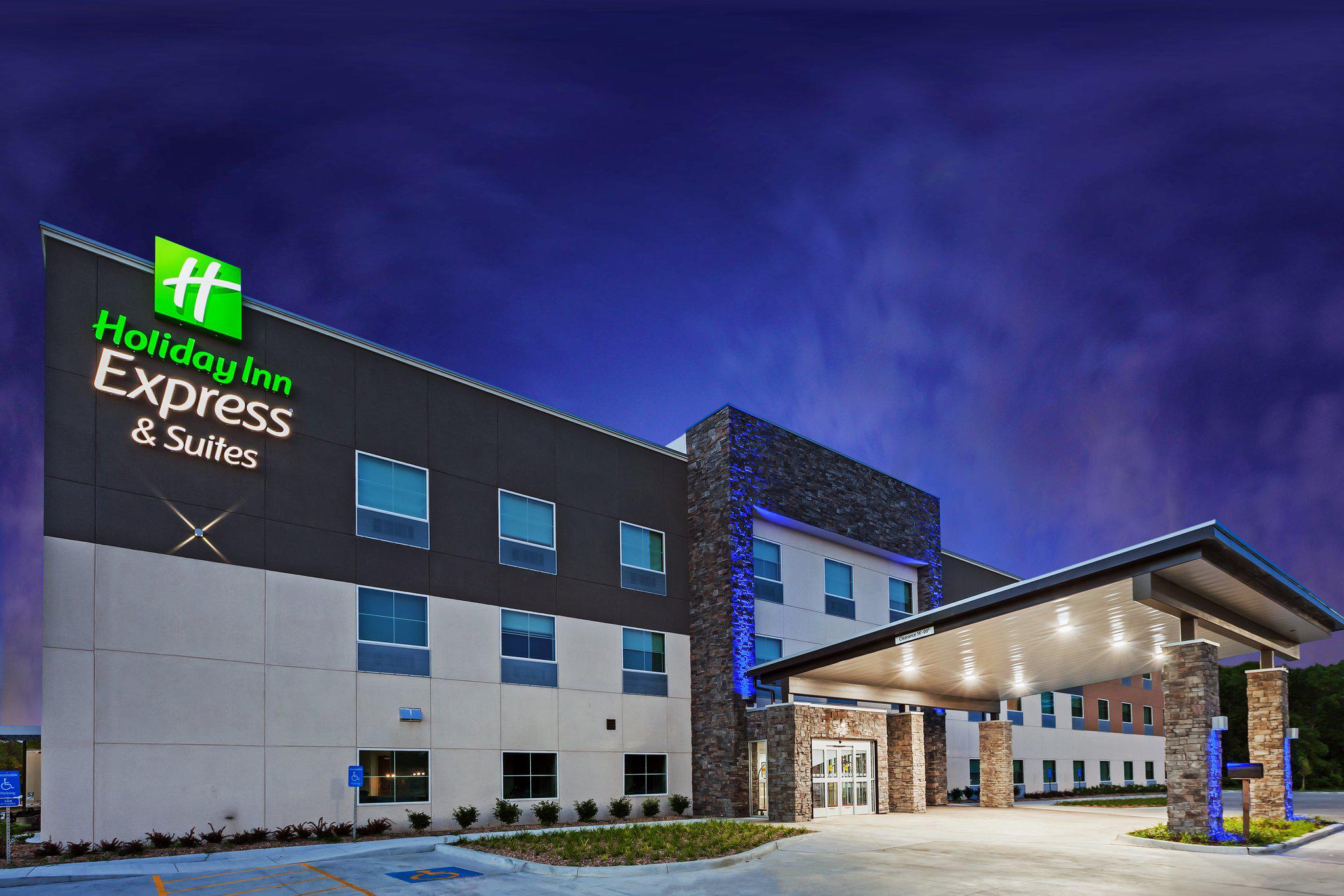 Holiday Inn Express & Suites Coffeyville Photo