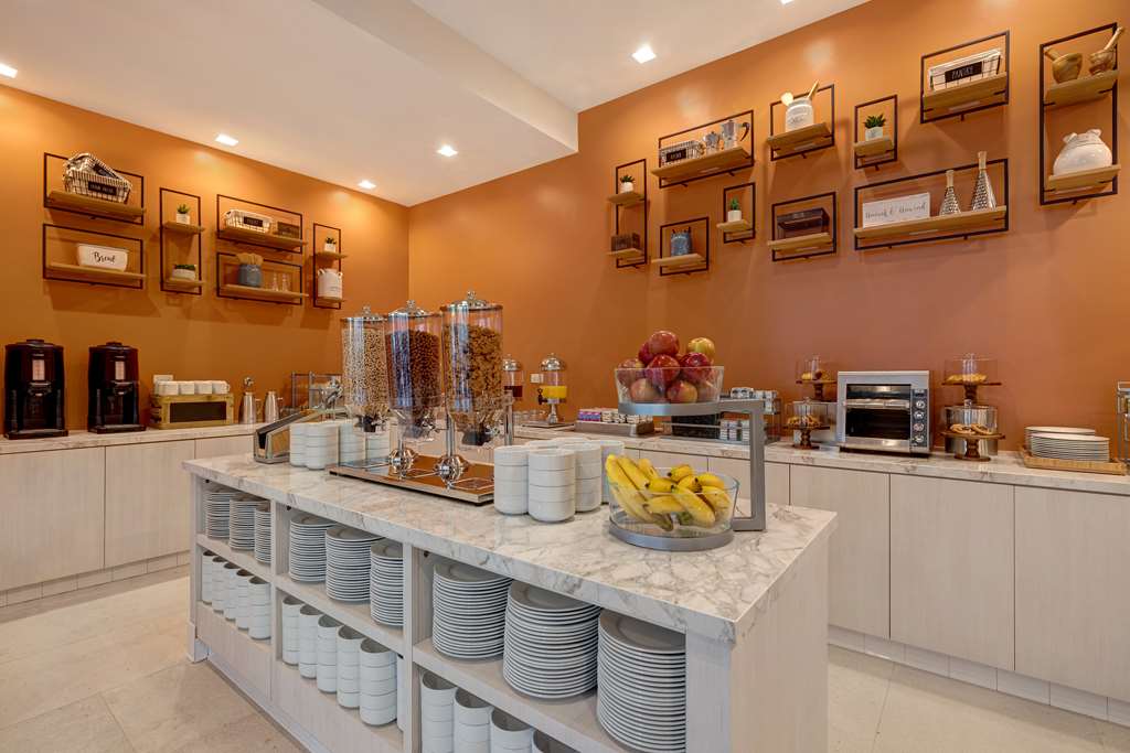 Hilton Garden Inn Anaheim Resort Image