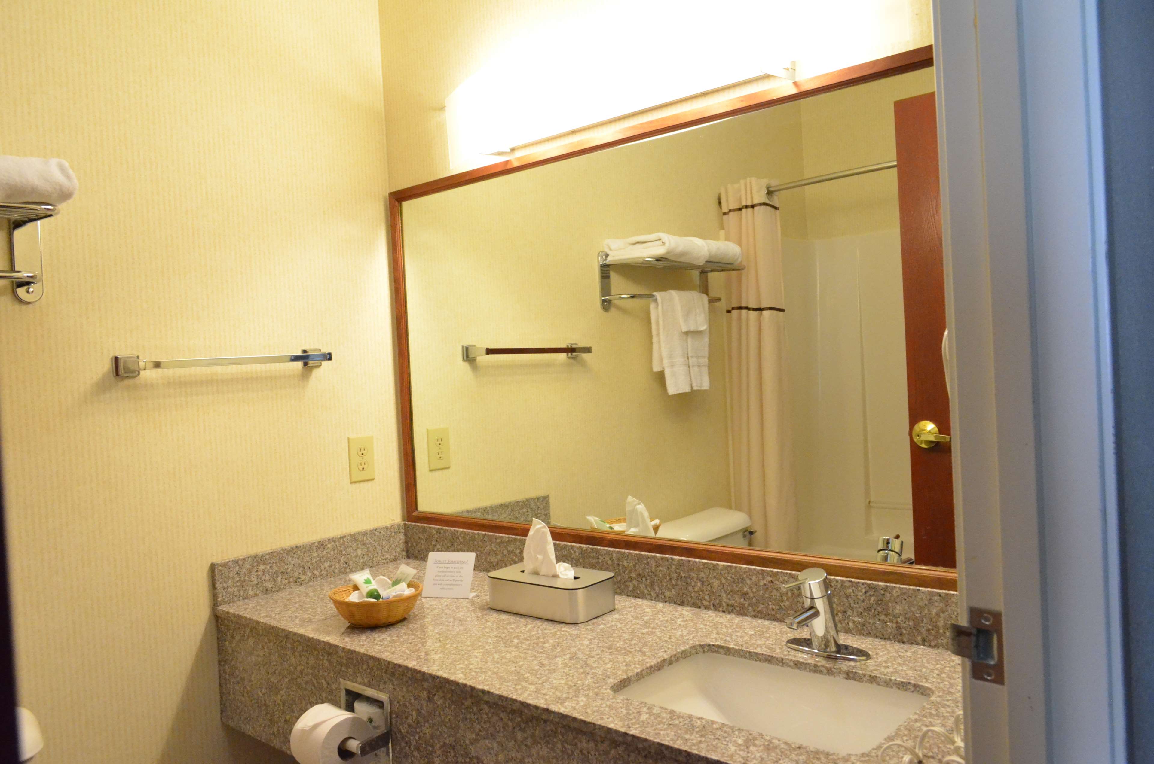 Best Western Airport Suites Photo