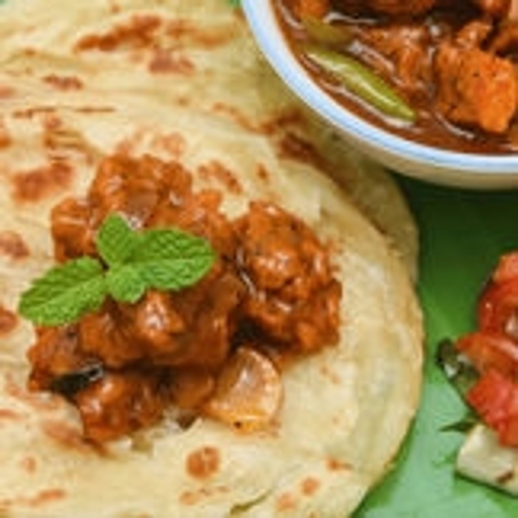 Parotta With Chicken Salna (2 Pcs)