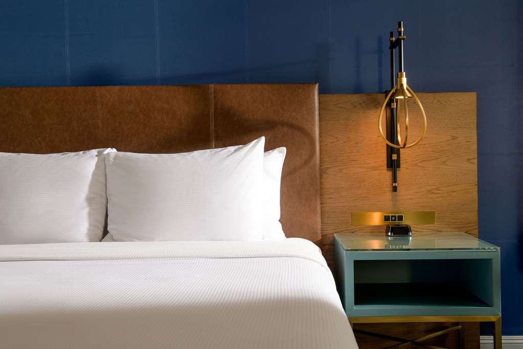 Hayes Mansion San Jose, Curio Collection by Hilton Image