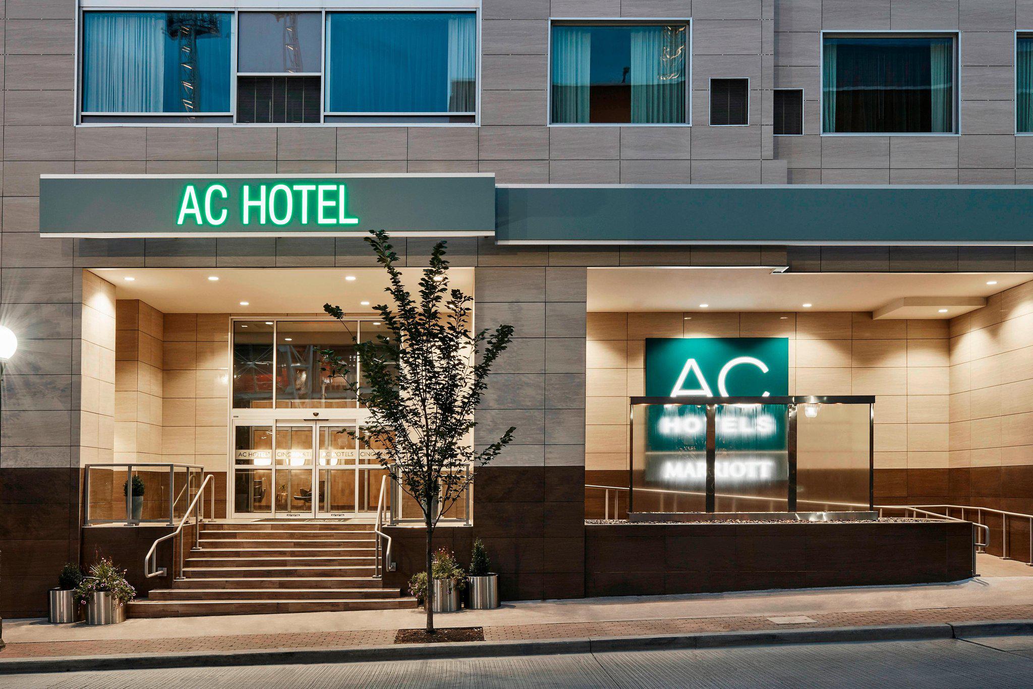 AC Hotel by Marriott Cincinnati at The Banks Photo