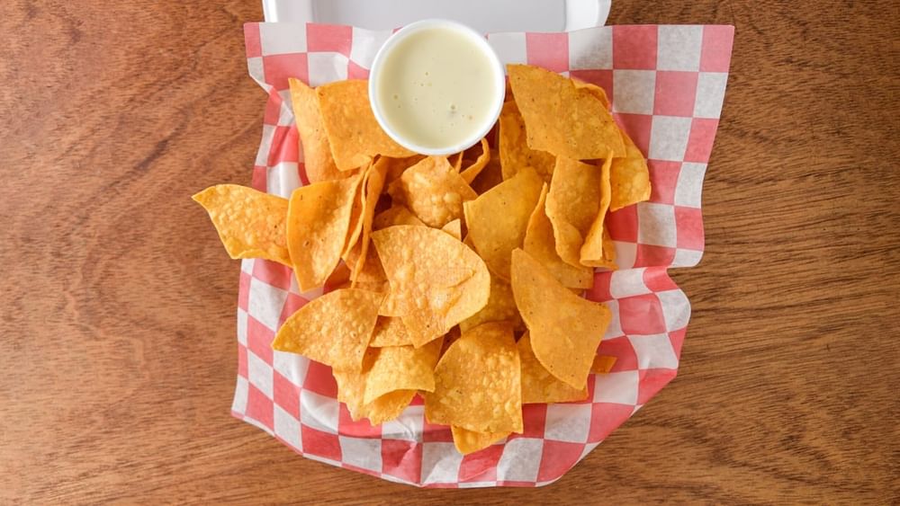 Chips & Queso Dip (8oz)