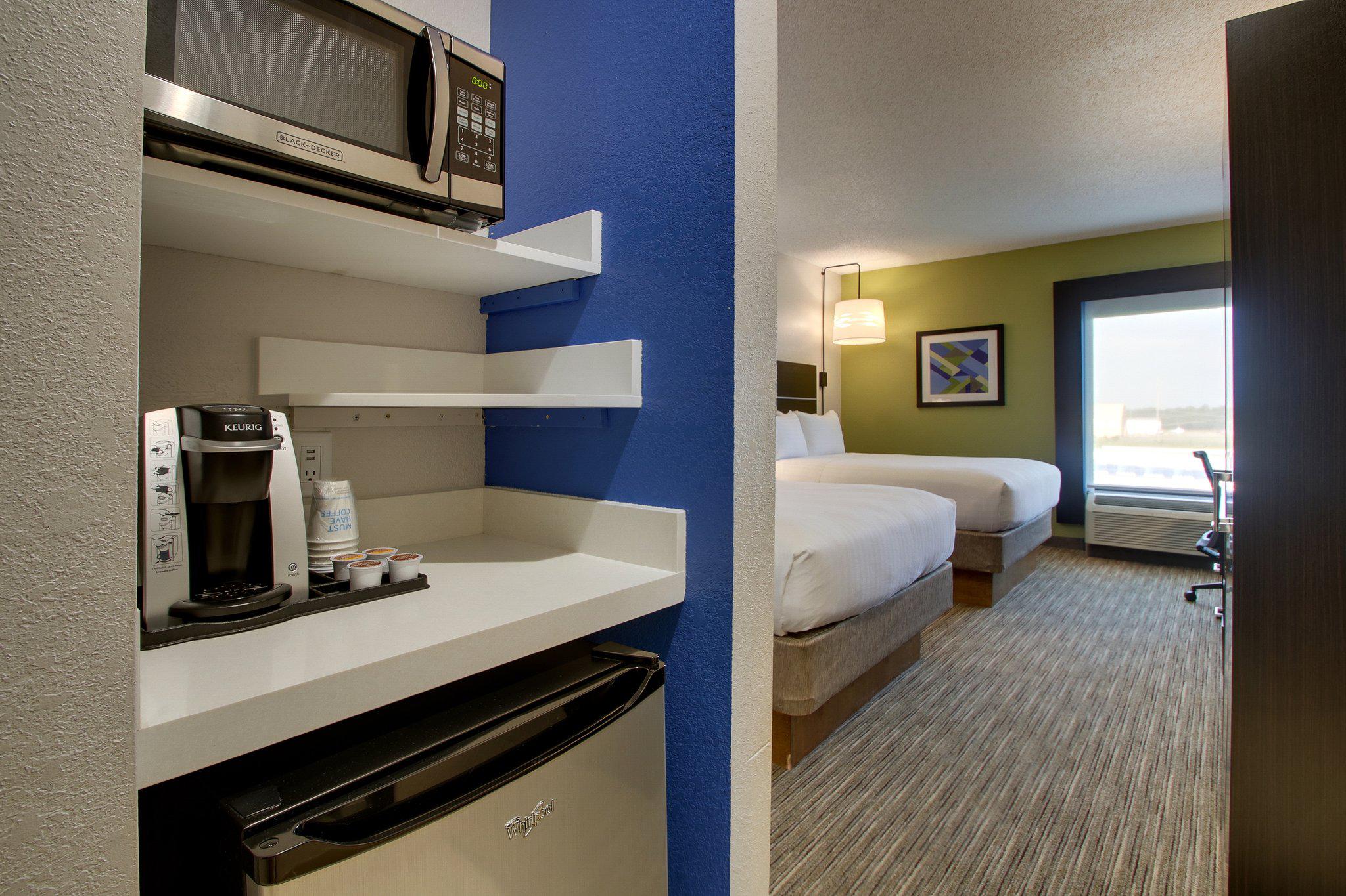 Holiday Inn Express & Suites Lebanon Photo