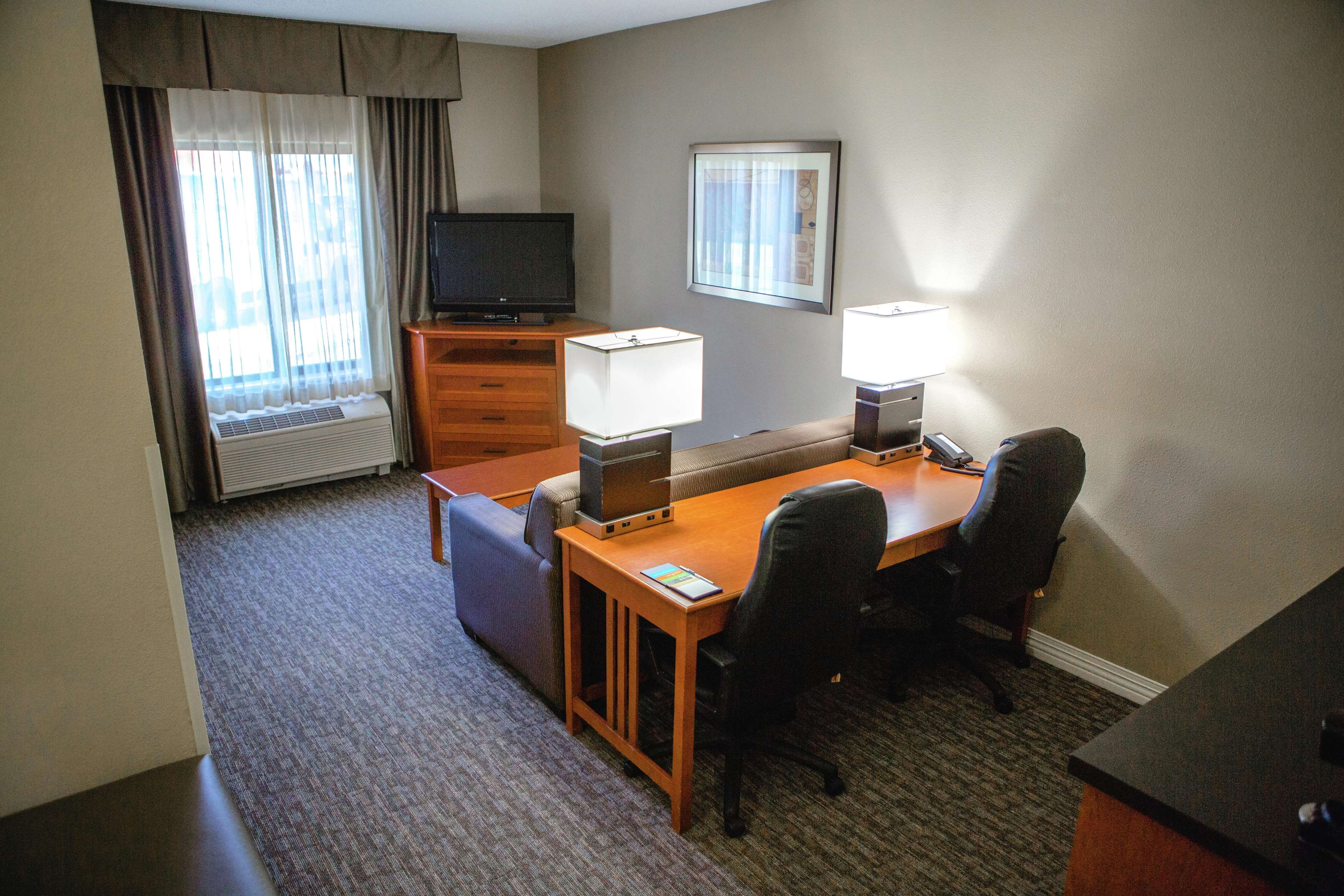 Hampton Inn Mitchell Photo