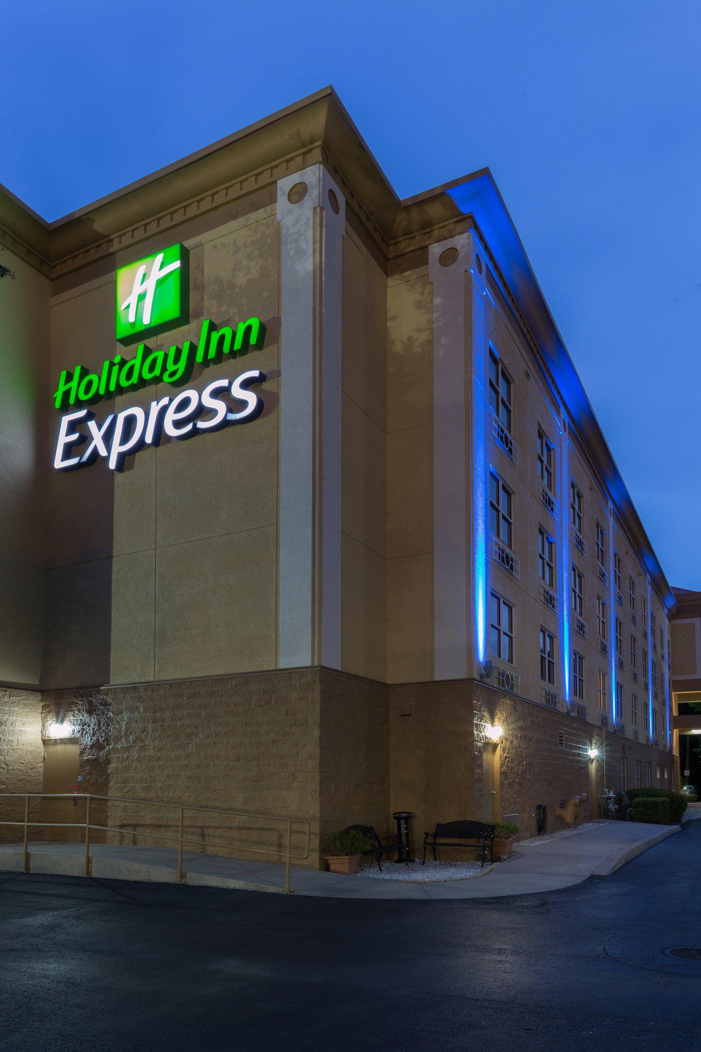 Holiday Inn Express & Suites Plant City Photo