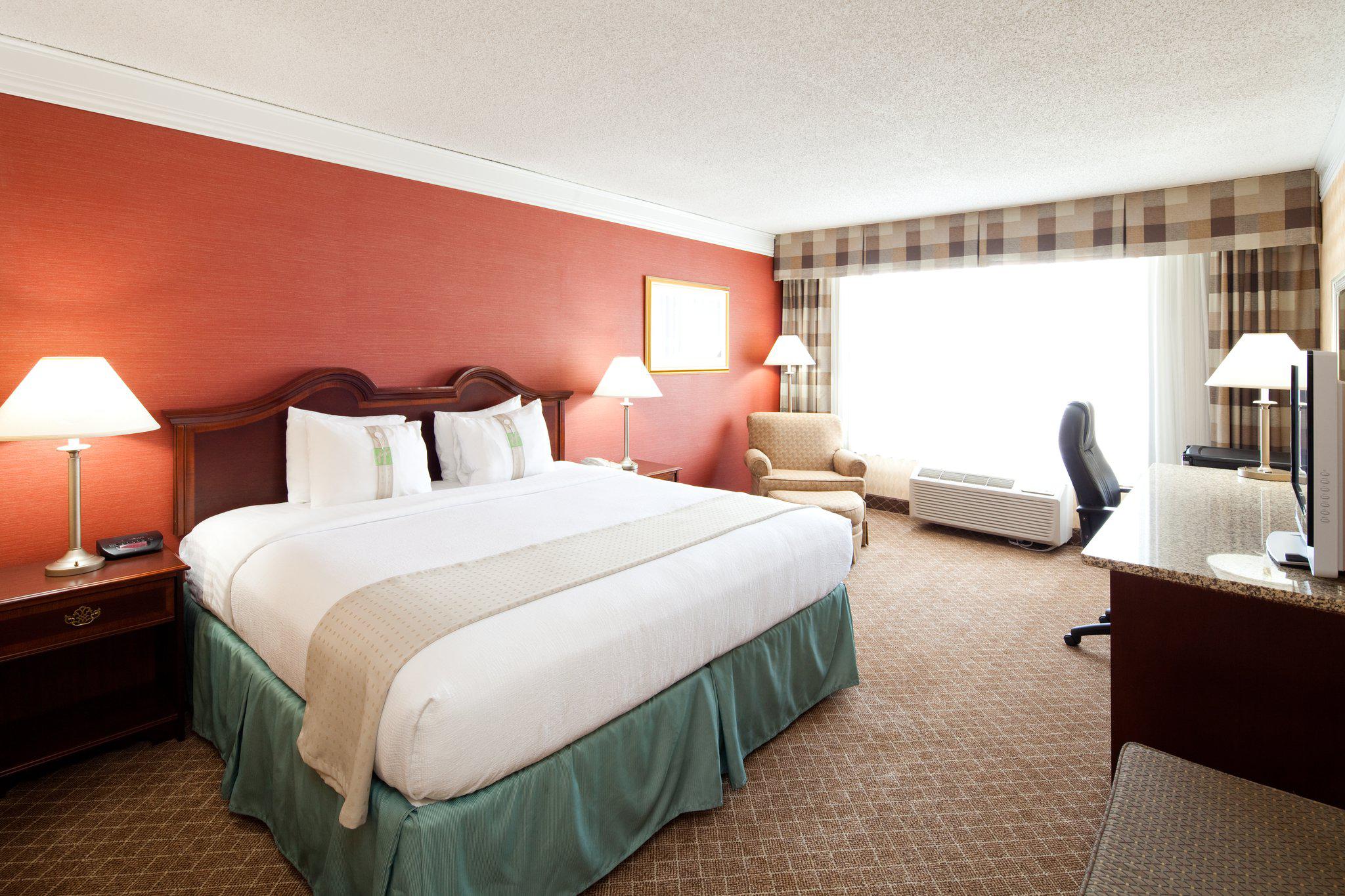Holiday Inn Cleveland-Mayfield Photo